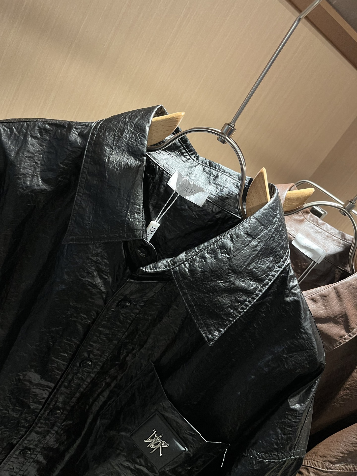 Dior 迪奥2025秋季新款男女同款👫衬衣，品牌最新设计元素！既不单调也不复杂,恰到好处的展现品味！客