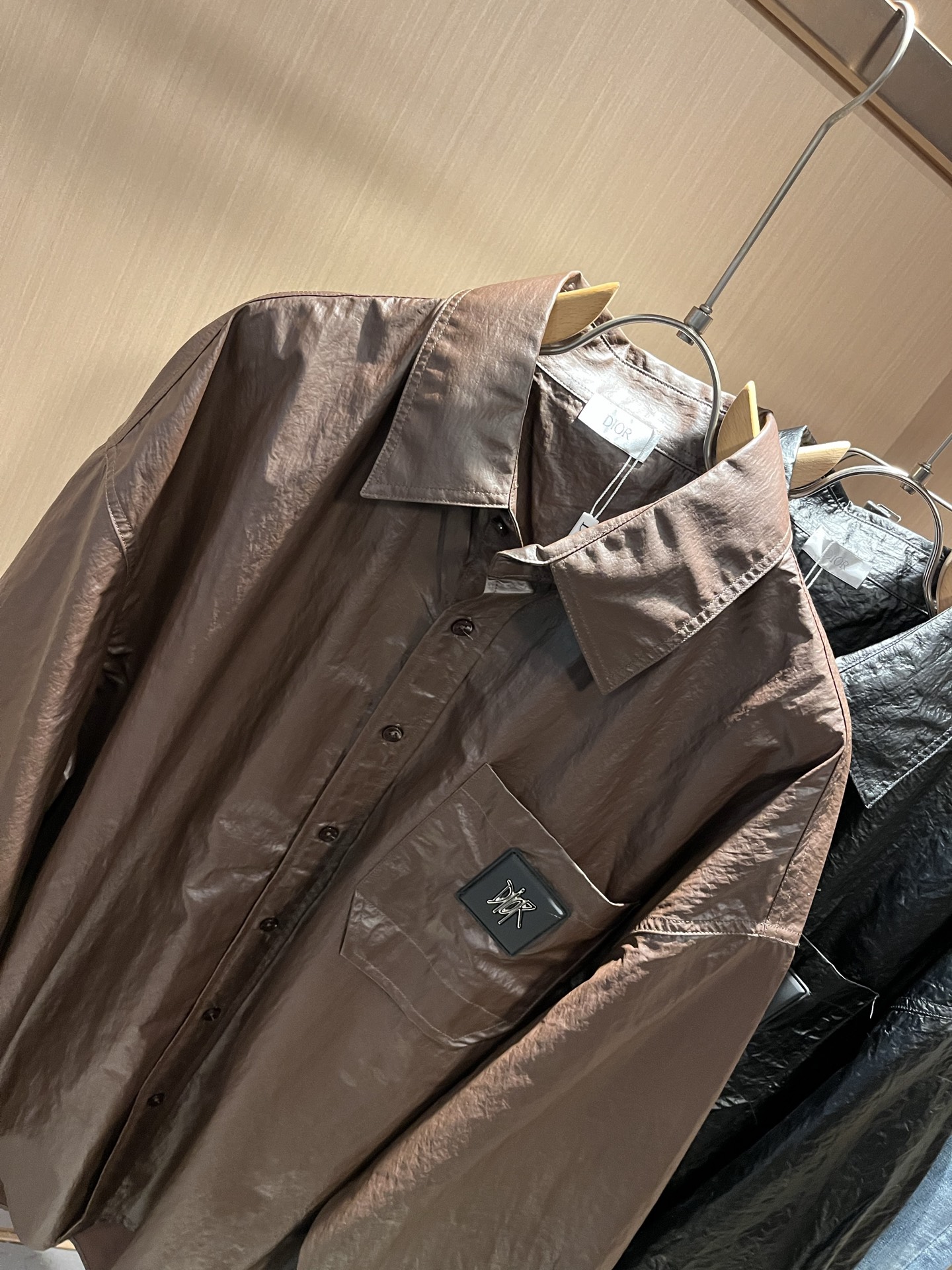 Dior 迪奥2025秋季新款男女同款👫衬衣，品牌最新设计元素！既不单调也不复杂,恰到好处的展现品味！客