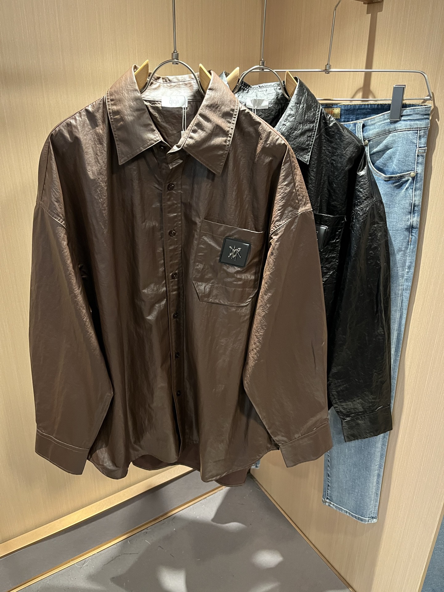 Dior 迪奥2025秋季新款男女同款👫衬衣，品牌最新设计元素！既不单调也不复杂,恰到好处的展现品味！客