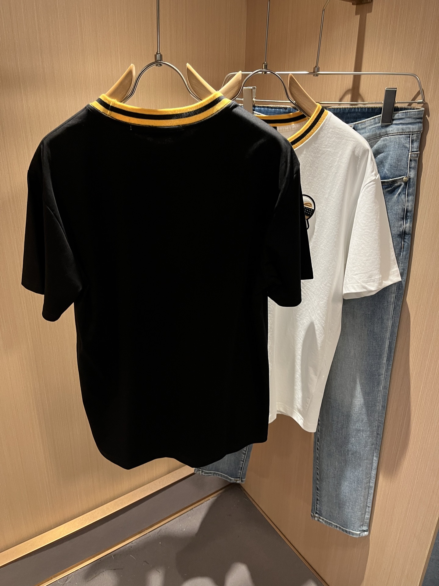 FEN*I 芬*迪2025春夏新款FD家族FF男女同款👫短袖T恤，男女同款👫百搭极简短袖。意大利原厂订单