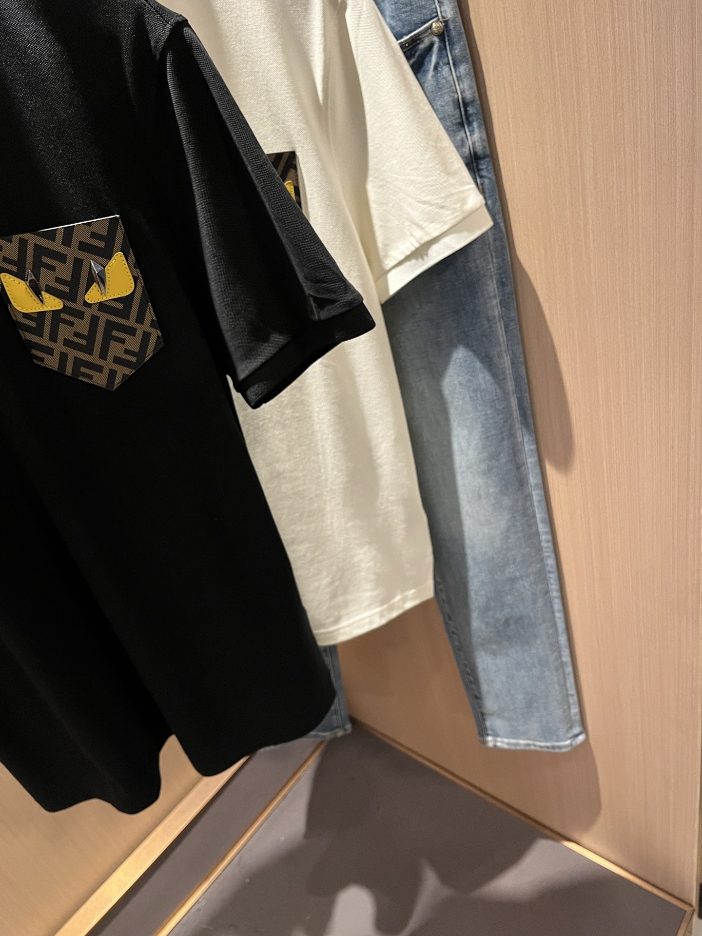 FEN 芬*迪2025春夏新款短袖Polo衫！净版百搭不限制年龄，胸前logo图案压胶工艺设计！无论你是