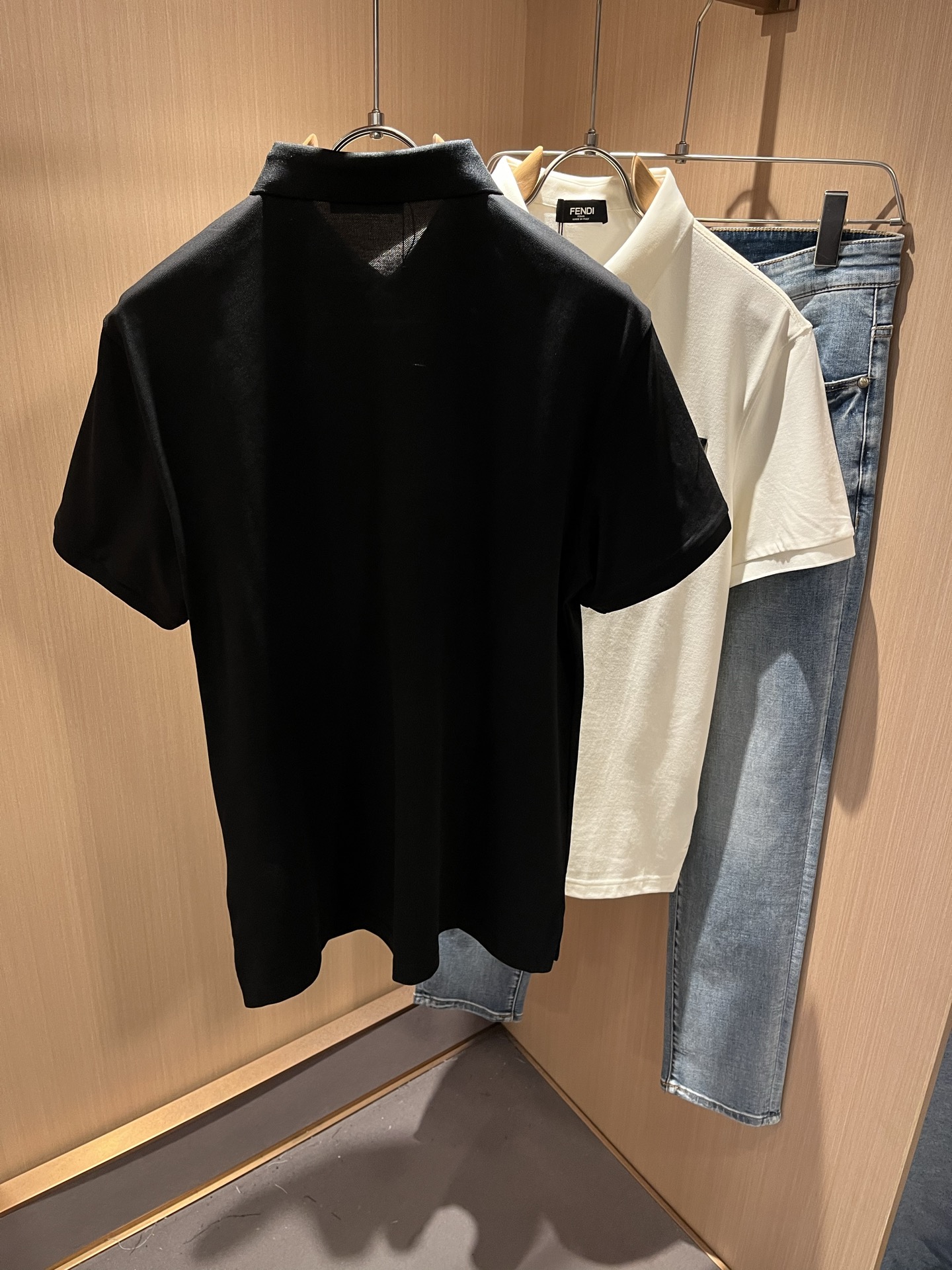 FEN 芬*迪2025春夏新款短袖Polo衫！净版百搭不限制年龄，胸前logo图案压胶工艺设计！无论你是