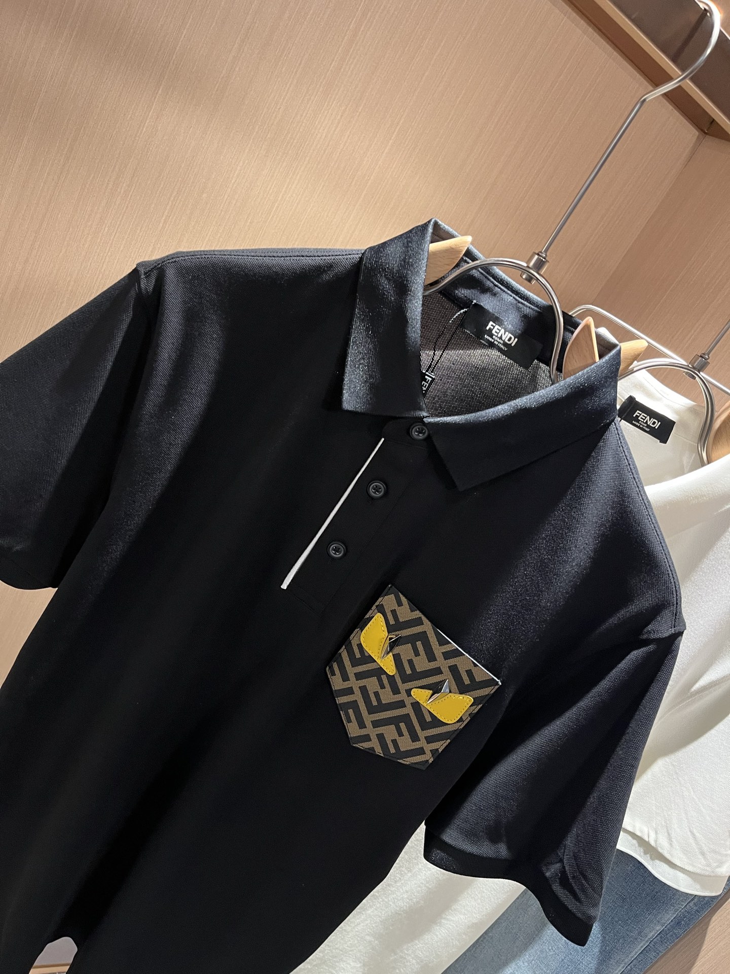 FEN 芬*迪2025春夏新款短袖Polo衫！净版百搭不限制年龄，胸前logo图案压胶工艺设计！无论你是