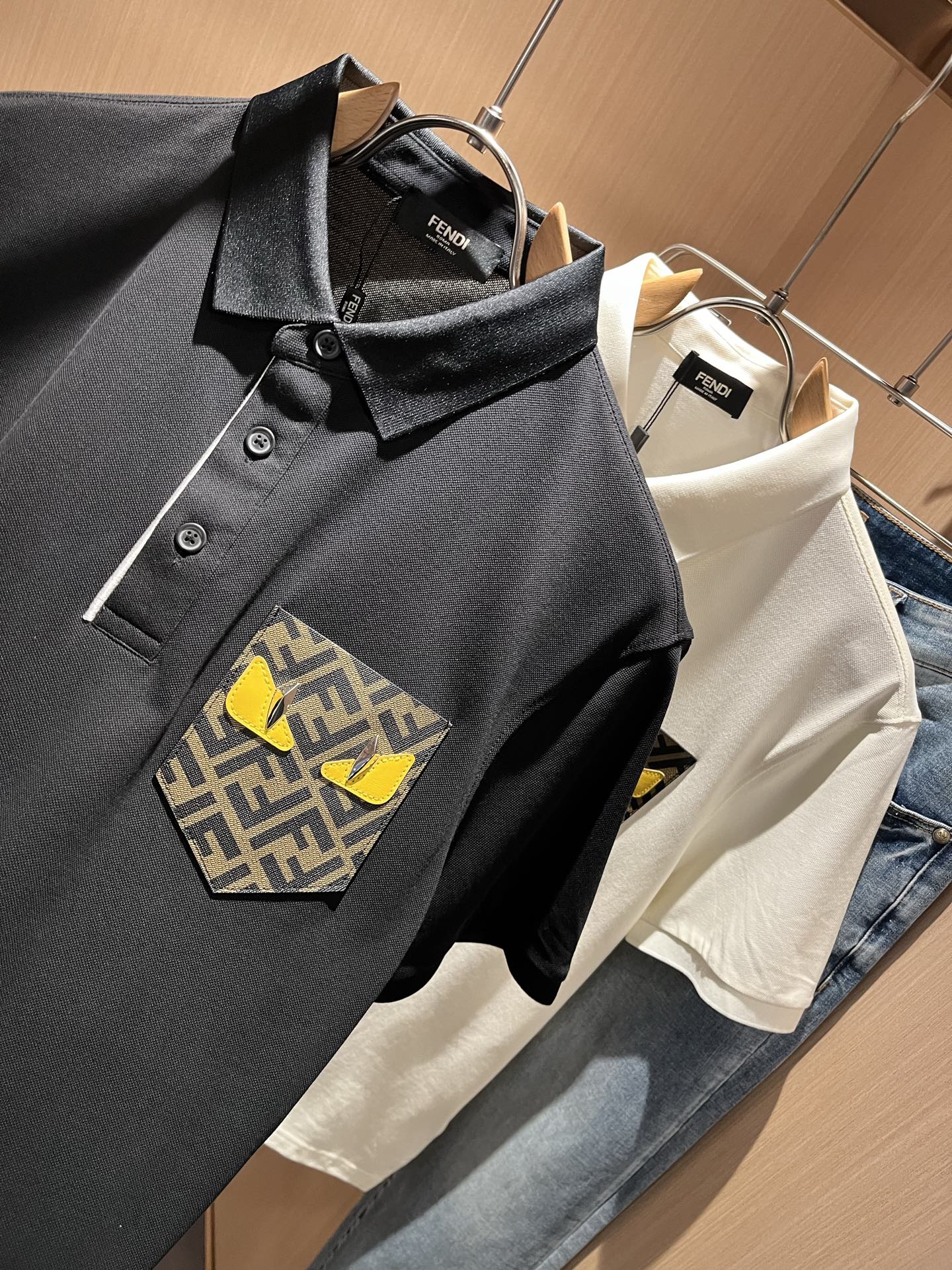 FEN 芬*迪2025春夏新款短袖Polo衫！净版百搭不限制年龄，胸前logo图案压胶工艺设计！无论你是