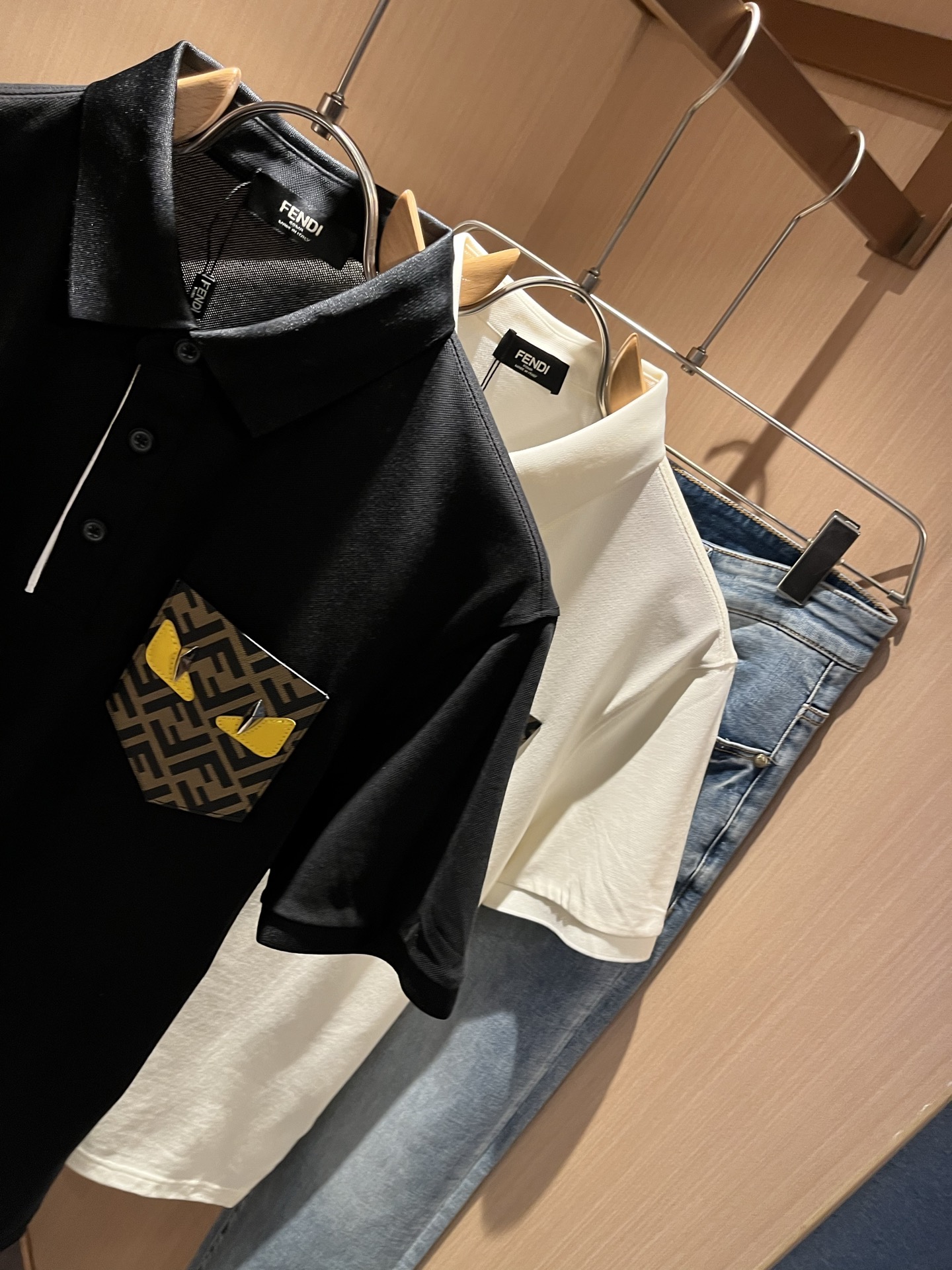 FEN 芬*迪2025春夏新款短袖Polo衫！净版百搭不限制年龄，胸前logo图案压胶工艺设计！无论你是