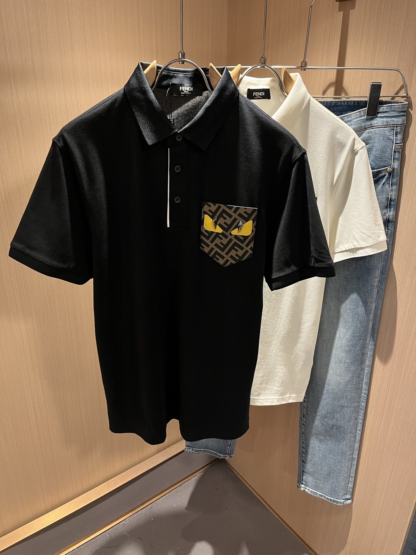 FEN 芬*迪2025春夏新款短袖Polo衫！净版百搭不限制年龄，胸前logo图案压胶工艺设计！无论你是