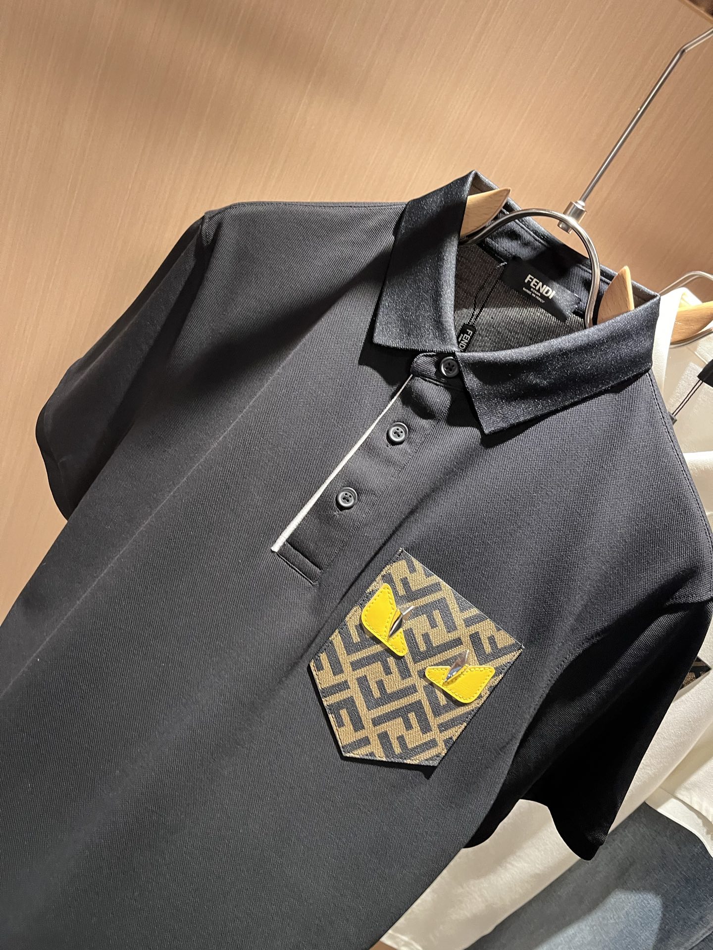 FEN 芬*迪2025春夏新款短袖Polo衫！净版百搭不限制年龄，胸前logo图案压胶工艺设计！无论你是