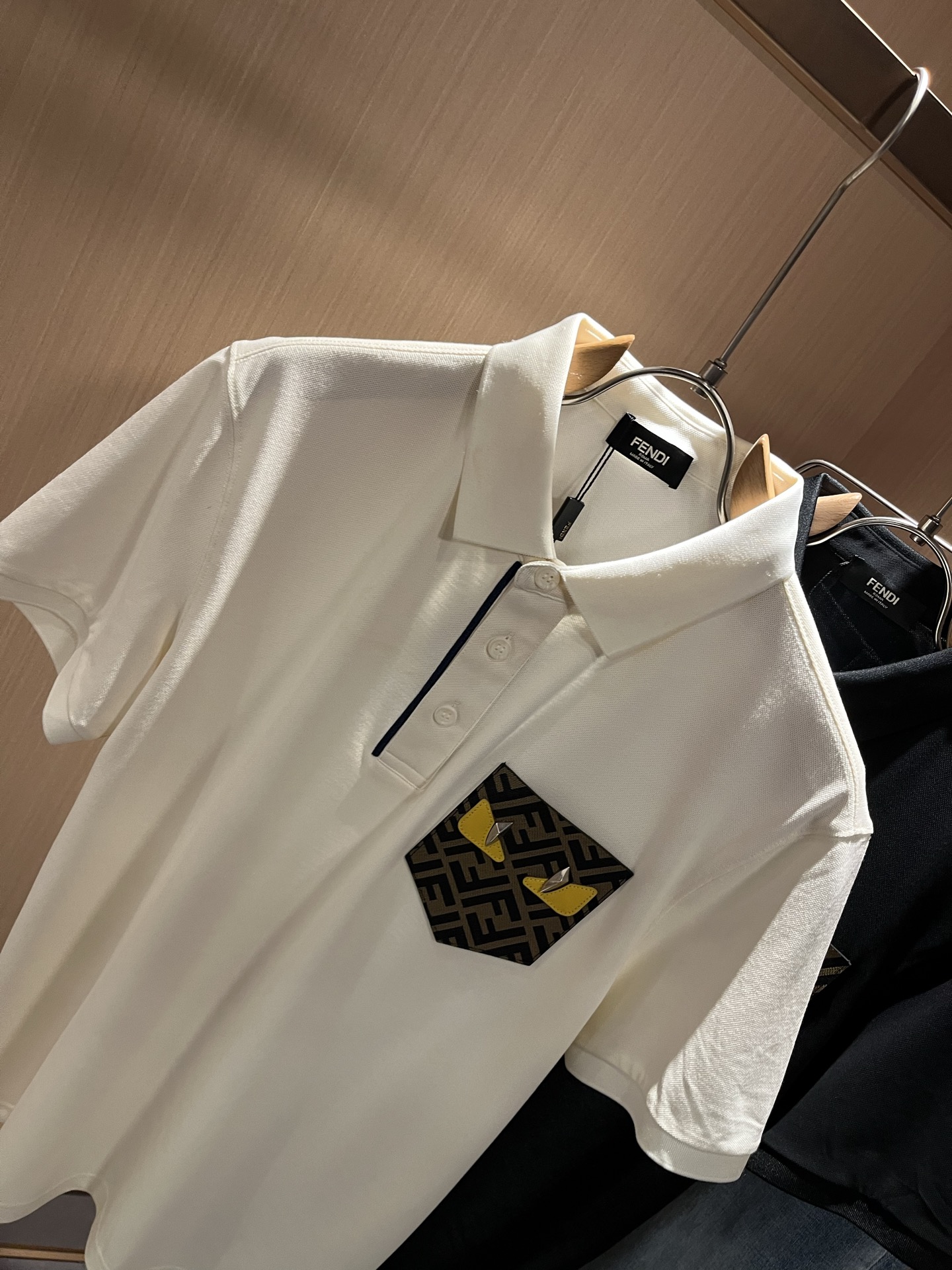 FEN 芬*迪2025春夏新款短袖Polo衫！净版百搭不限制年龄，胸前logo图案压胶工艺设计！无论你是