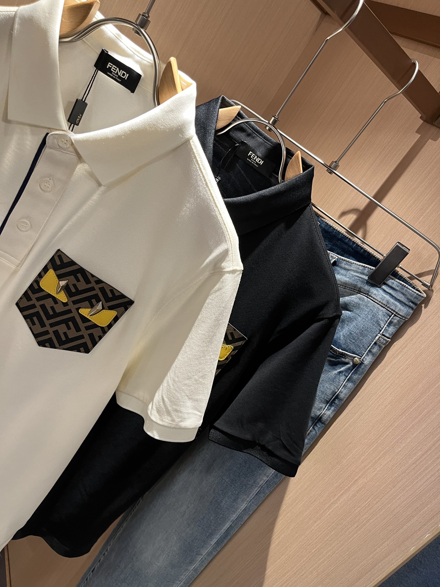 FEN 芬*迪2025春夏新款短袖Polo衫！净版百搭不限制年龄，胸前logo图案压胶工艺设计！无论你是