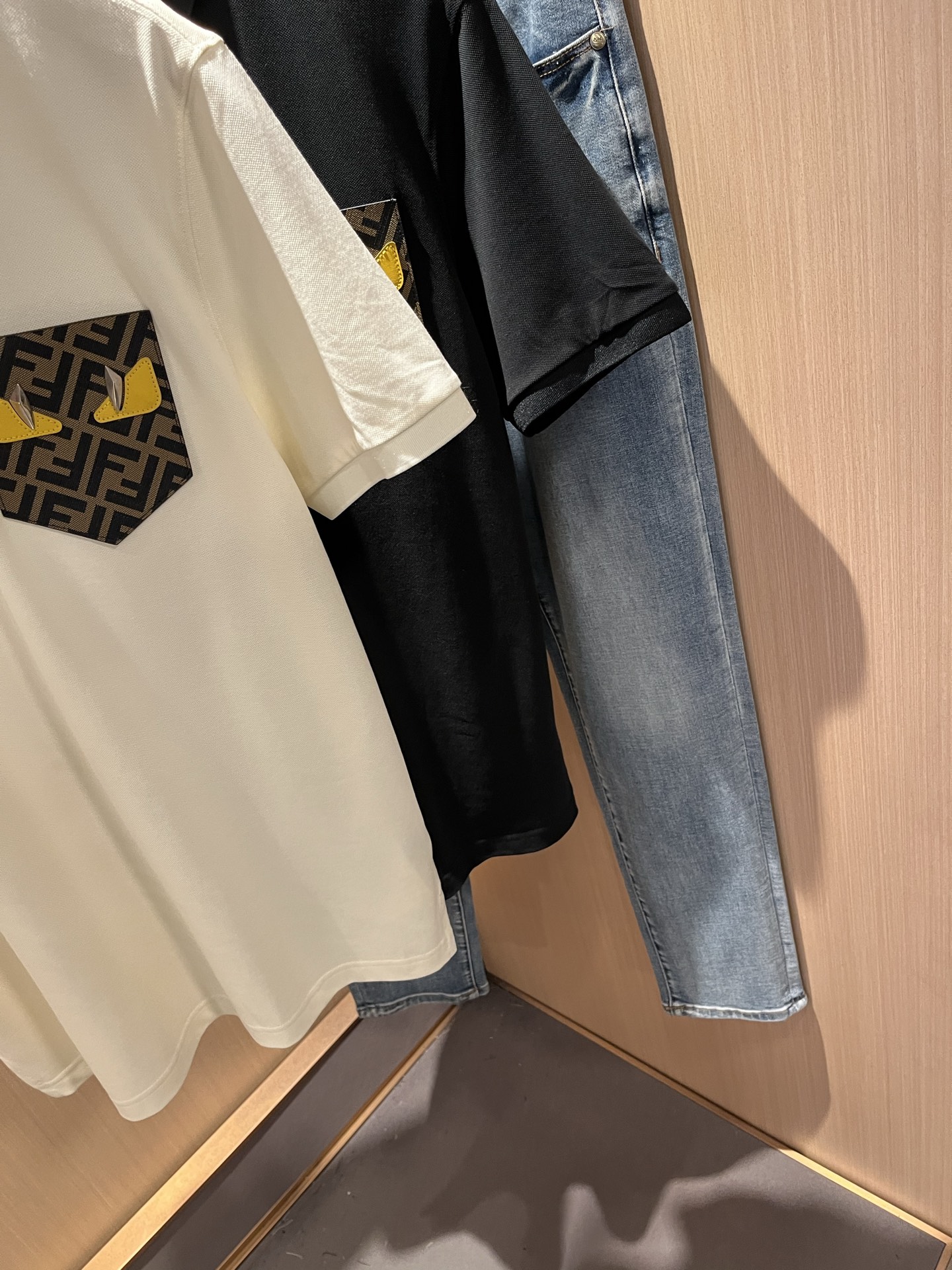 FEN 芬*迪2025春夏新款短袖Polo衫！净版百搭不限制年龄，胸前logo图案压胶工艺设计！无论你是