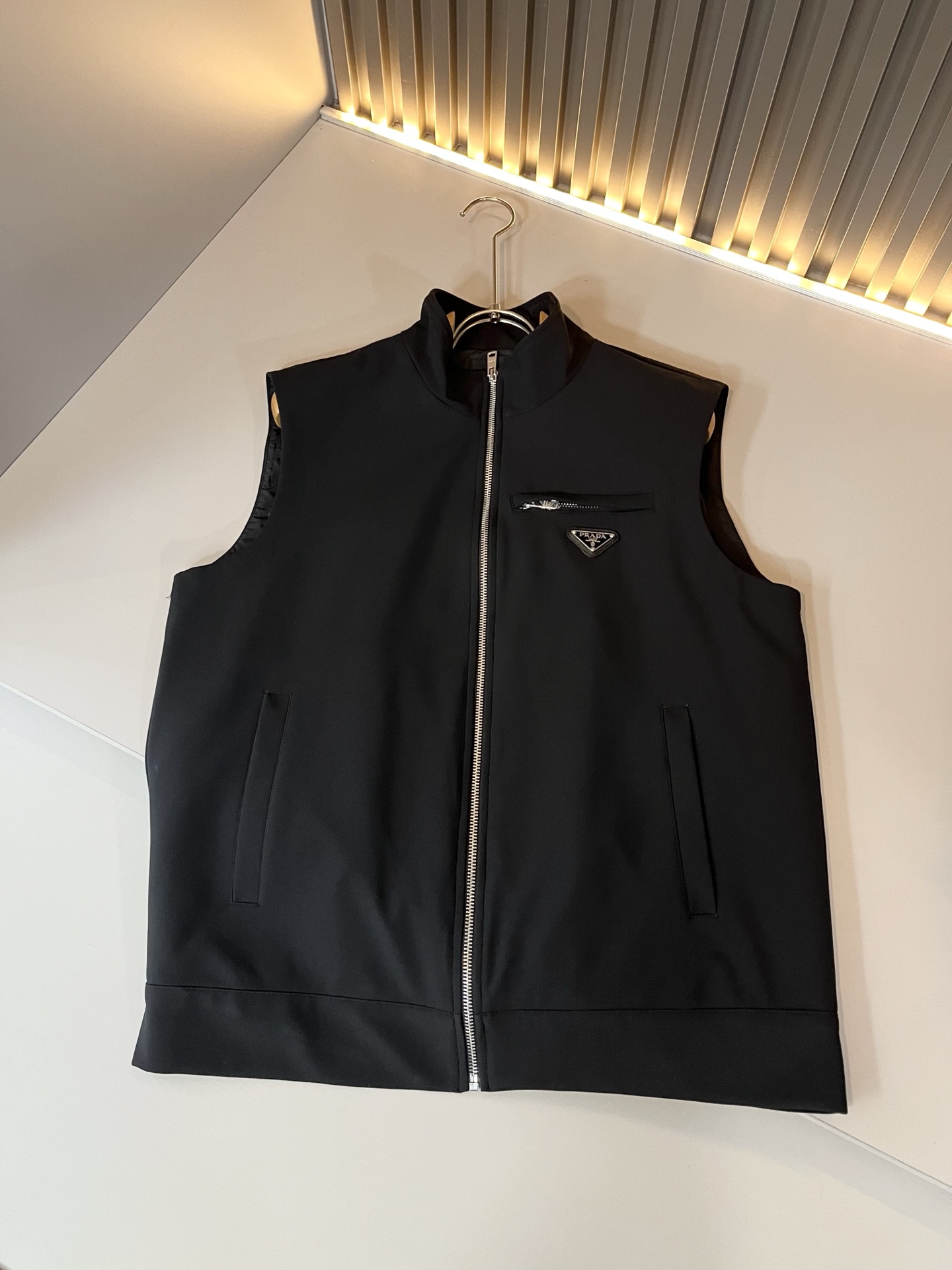 PRAD*A普*达2025秋冬休闲马甲外套，最新时尚休闲拉链夹克，时尚夹克外套!贸易公司渠道稀出，同步官