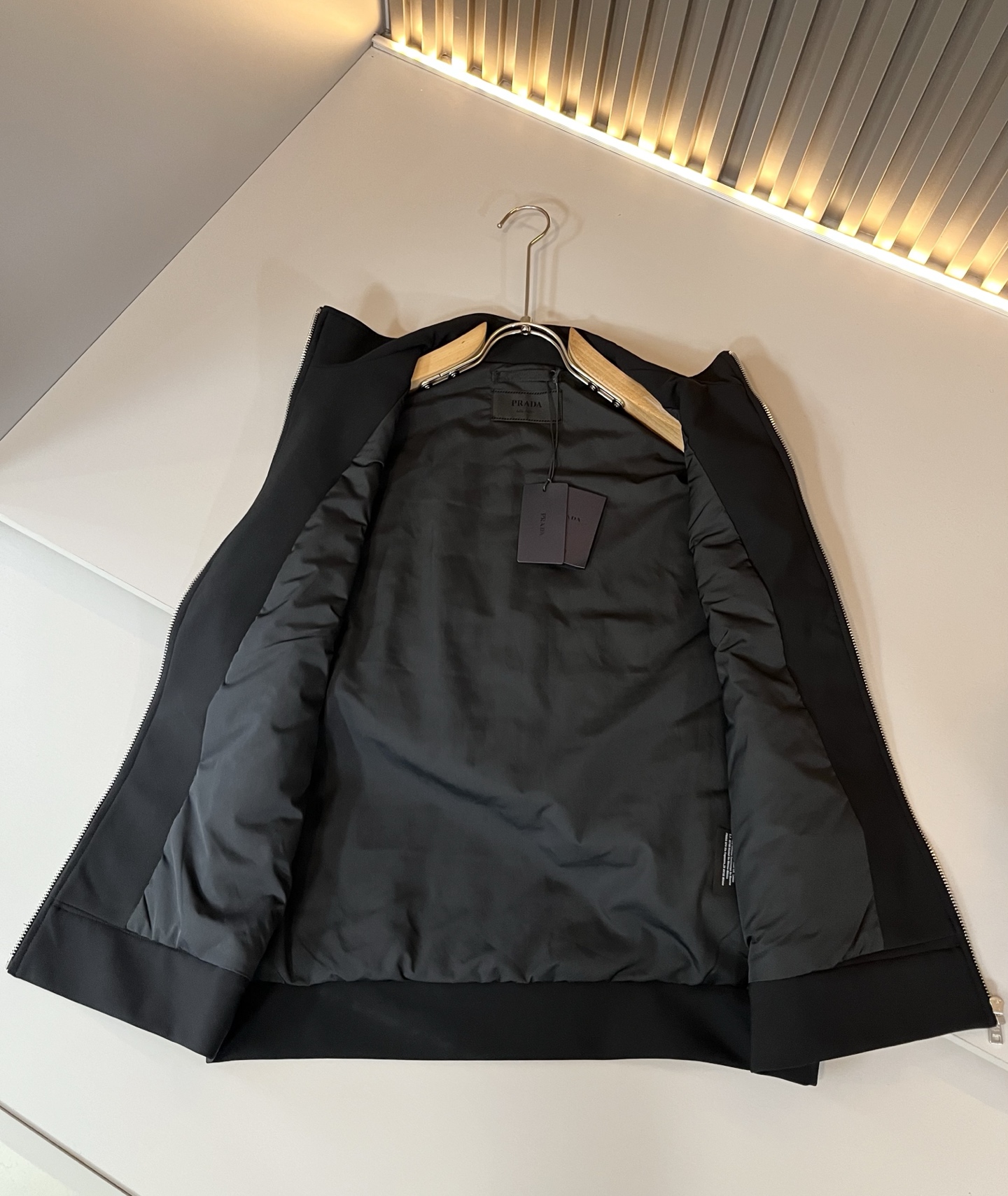 PRAD*A普*达2025秋冬休闲马甲外套，最新时尚休闲拉链夹克，时尚夹克外套!贸易公司渠道稀出，同步官