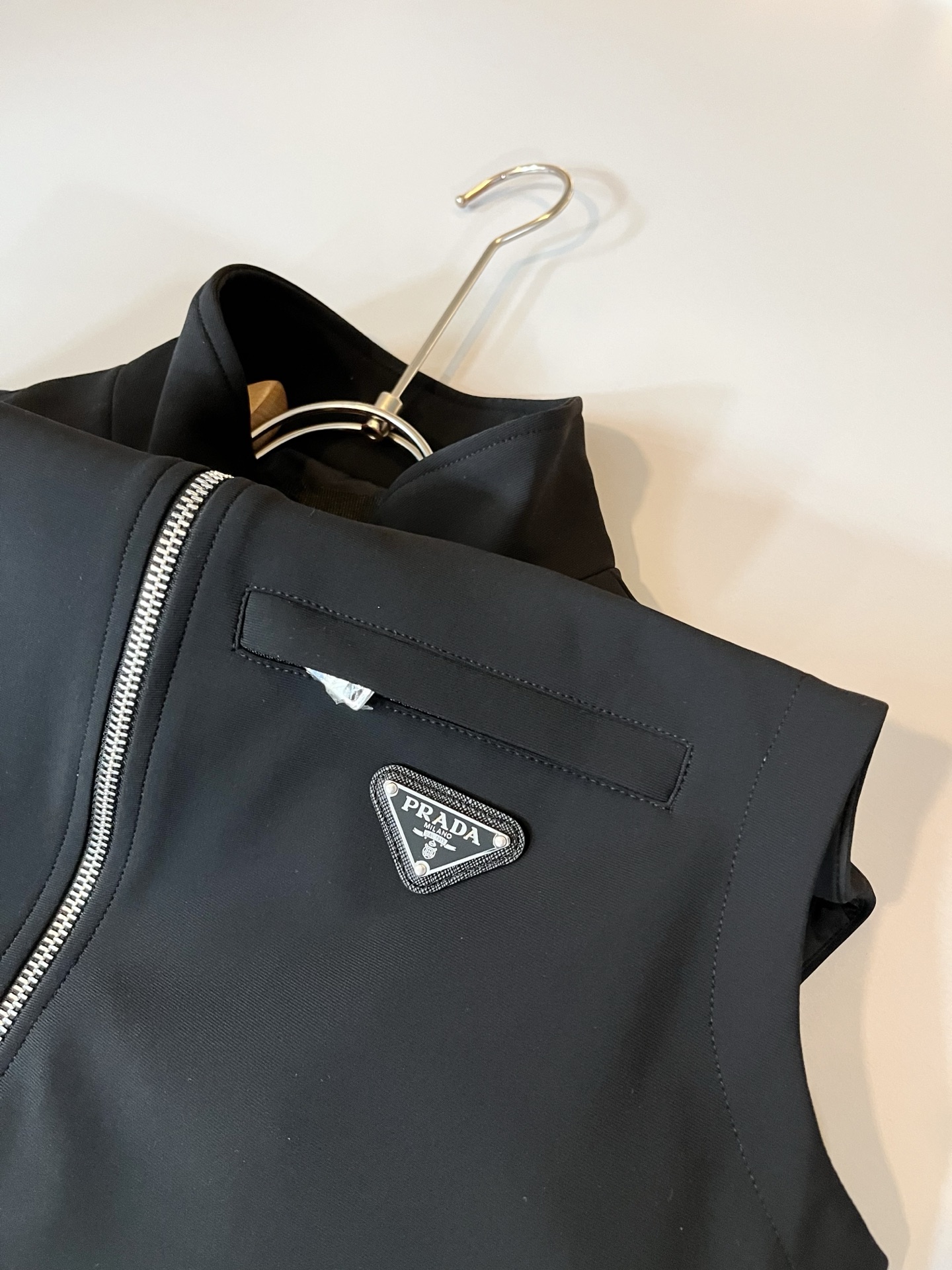 PRAD*A普*达2025秋冬休闲马甲外套，最新时尚休闲拉链夹克，时尚夹克外套!贸易公司渠道稀出，同步官