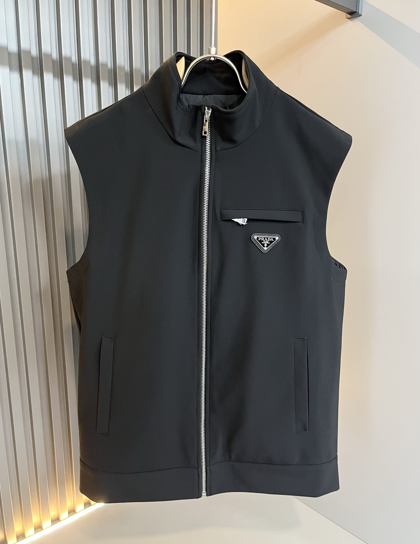 PRAD*A普*达2025秋冬休闲马甲外套，最新时尚休闲拉链夹克，时尚夹克外套!贸易公司渠道稀出，同步官