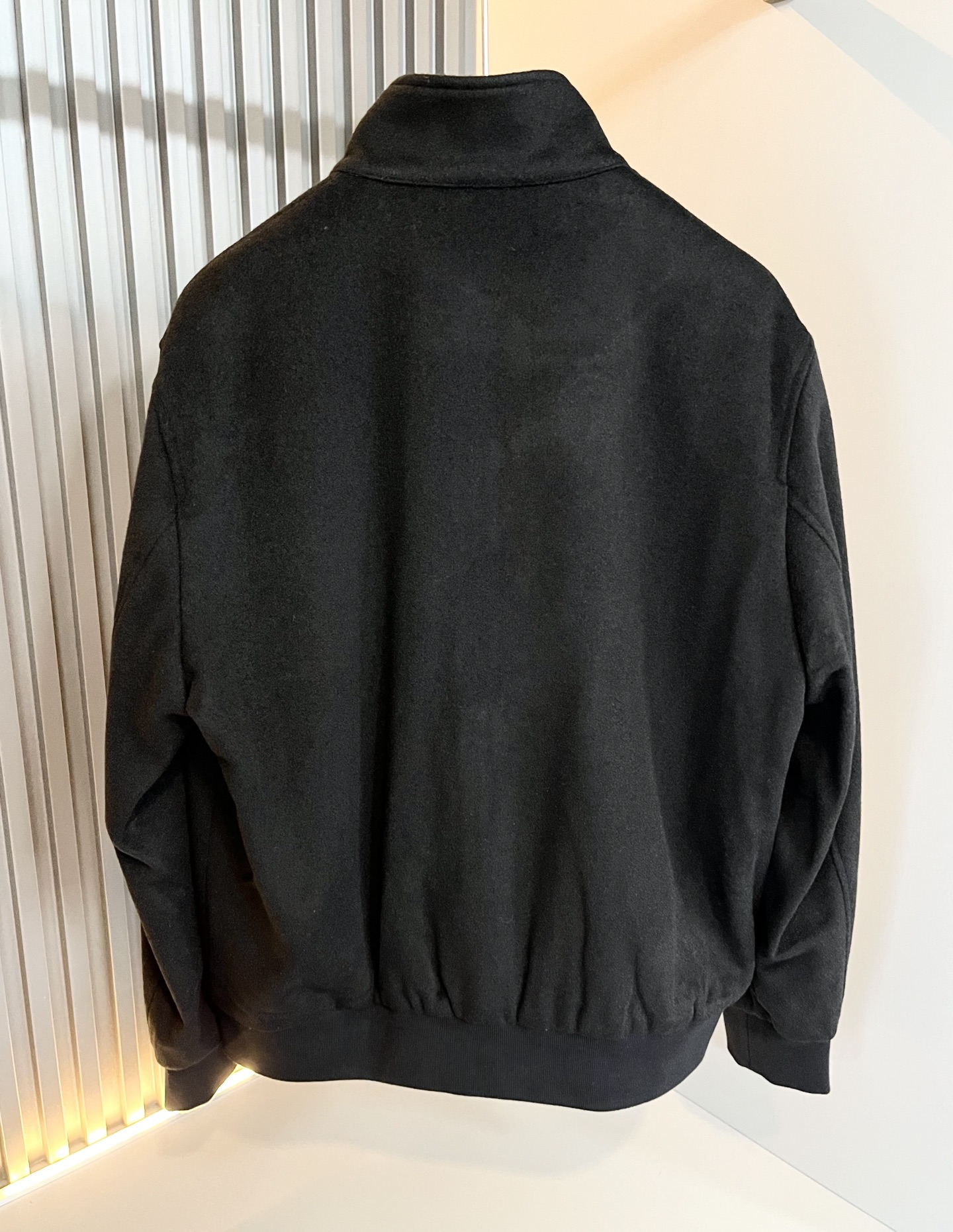 BURBER*Y巴*莉2025秋冬新品夹克外套重磅来袭，定制羊毛呢子面料制作而成，高端户外运动休闲系列，