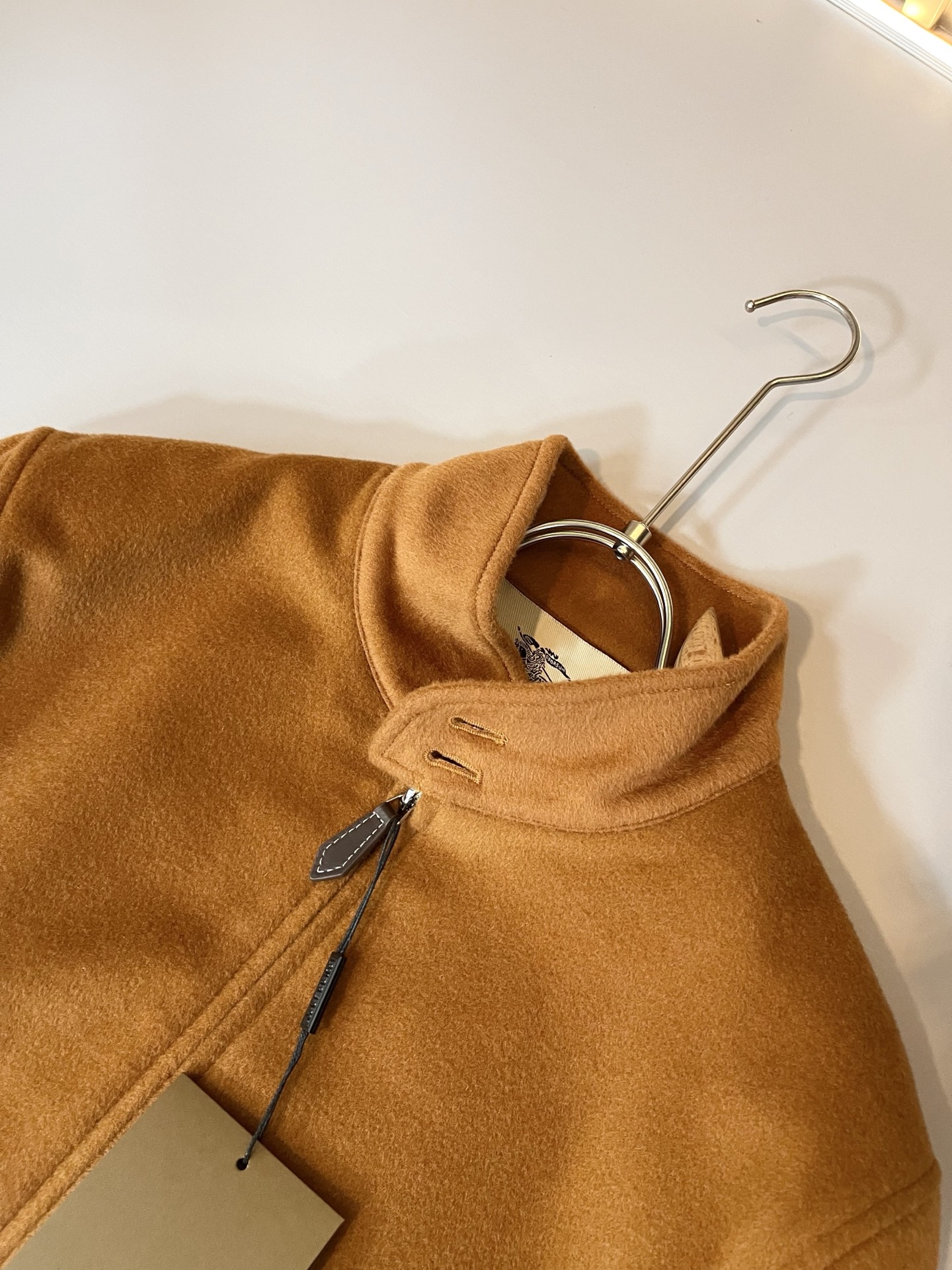 BURBER*Y巴*莉2025秋冬新品夹克外套重磅来袭，定制羊毛呢子面料制作而成，高端户外运动休闲系列，