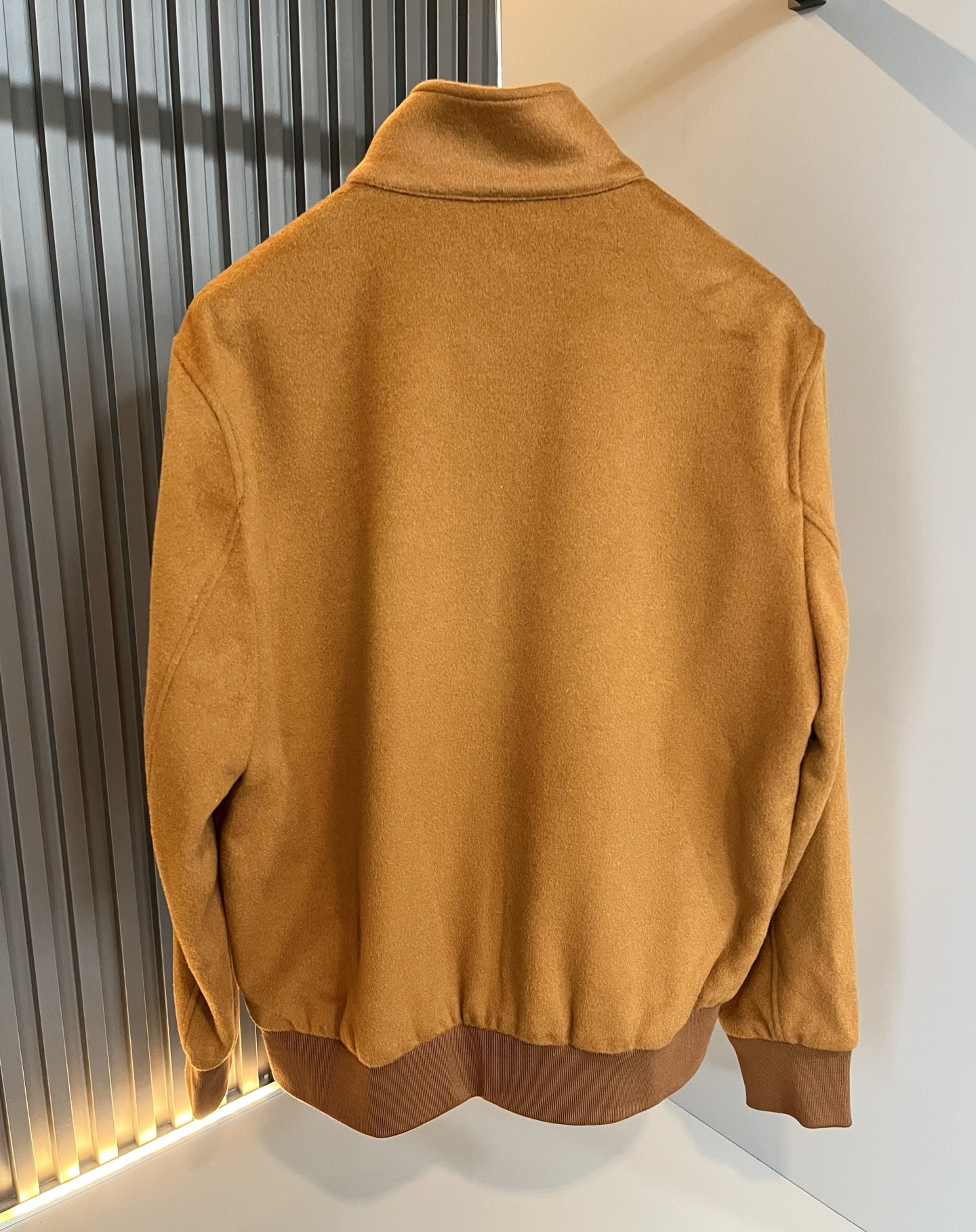 BURBER*Y巴*莉2025秋冬新品夹克外套重磅来袭，定制羊毛呢子面料制作而成，高端户外运动休闲系列，