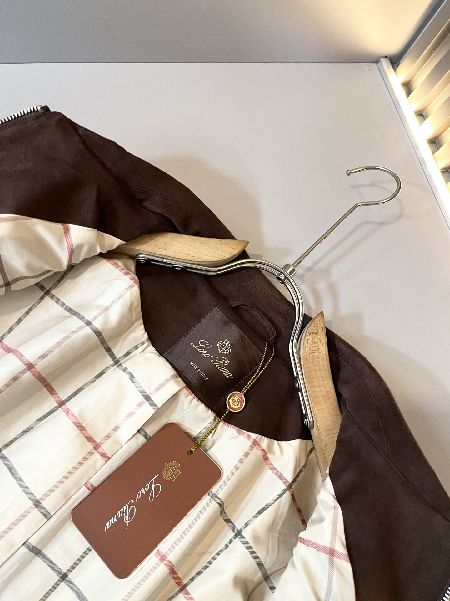 Loro Piana诺悠翩雅 2025秋冬新品男士休闲夹克外套，外贸公司订单！客供仿鹿绒材质，经典的专有