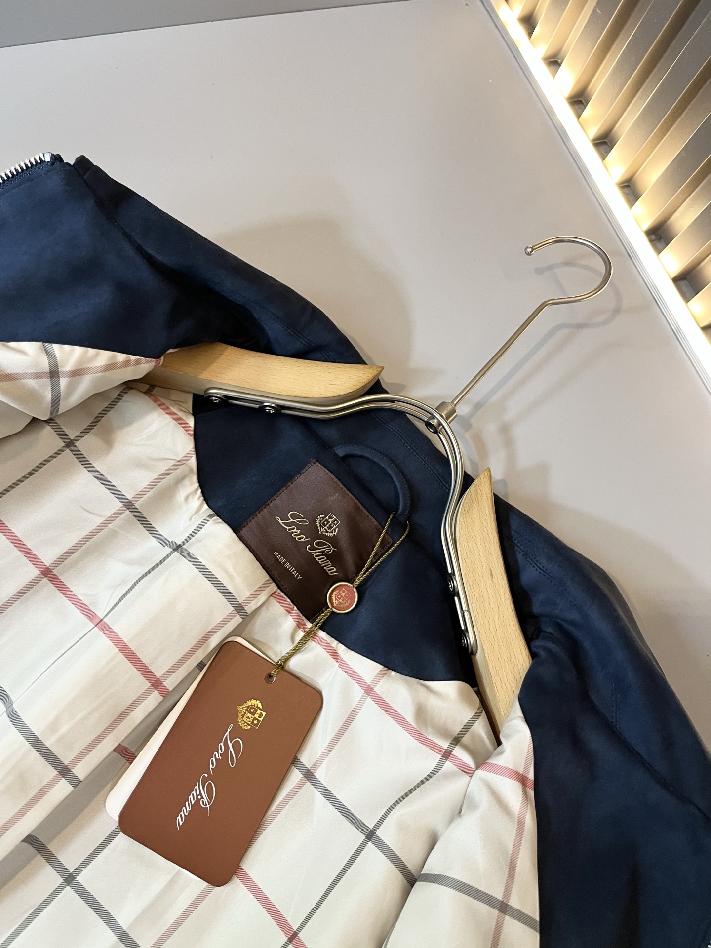 Loro Piana诺悠翩雅 2025秋冬新品男士休闲夹克外套，外贸公司订单！客供仿鹿绒材质，经典的专有