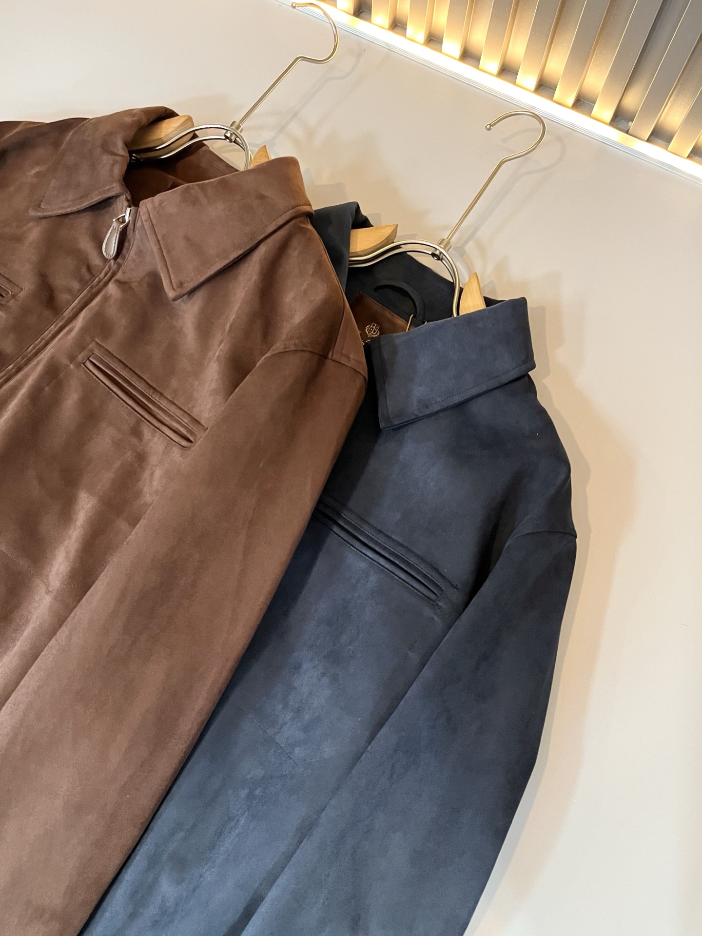 Loro Piana诺悠翩雅 2025秋冬新品男士休闲夹克外套，外贸公司订单！客供仿鹿绒材质，经典的专有