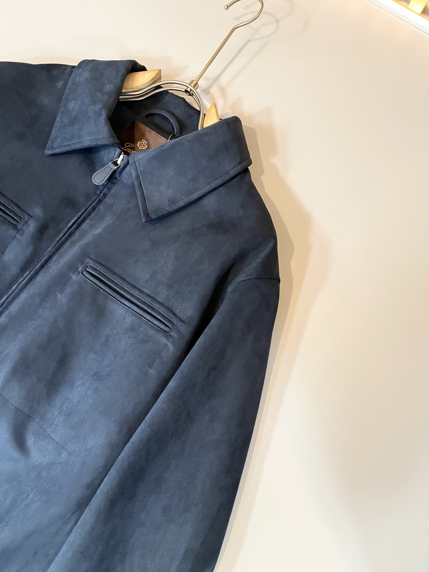 Loro Piana诺悠翩雅 2025秋冬新品男士休闲夹克外套，外贸公司订单！客供仿鹿绒材质，经典的专有