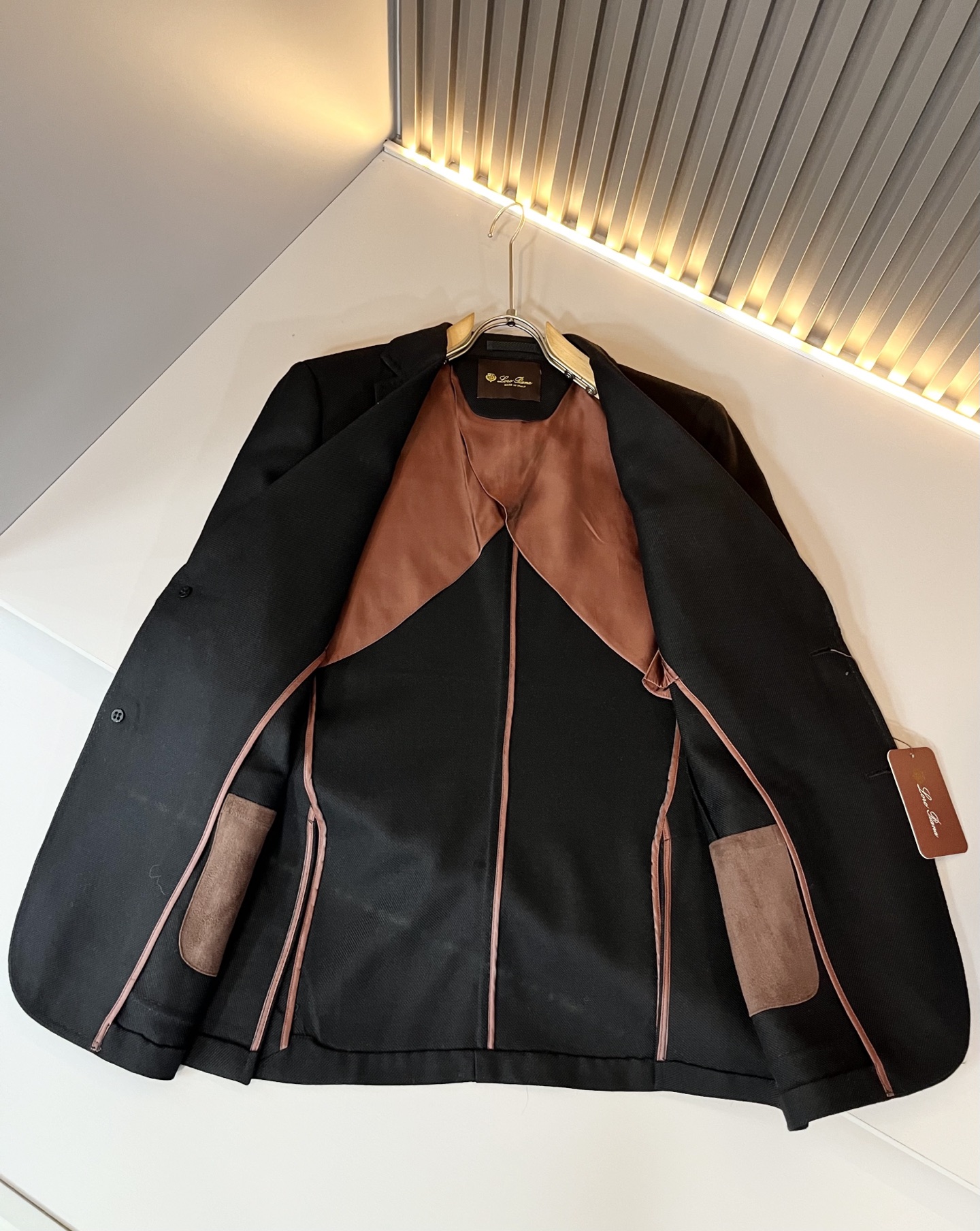 Loro Piana诺悠翩雅 2025秋冬男士西装外套，最新的贸易订单全品相！！网红款！上身舒适透气，不