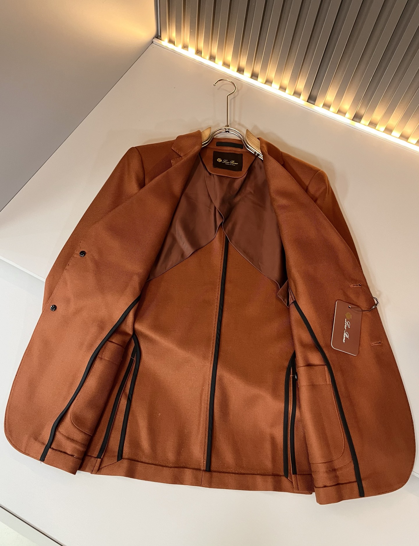 Loro Piana诺悠翩雅 2025秋冬男士西装外套，最新的贸易订单全品相！！网红款！上身舒适透气，不