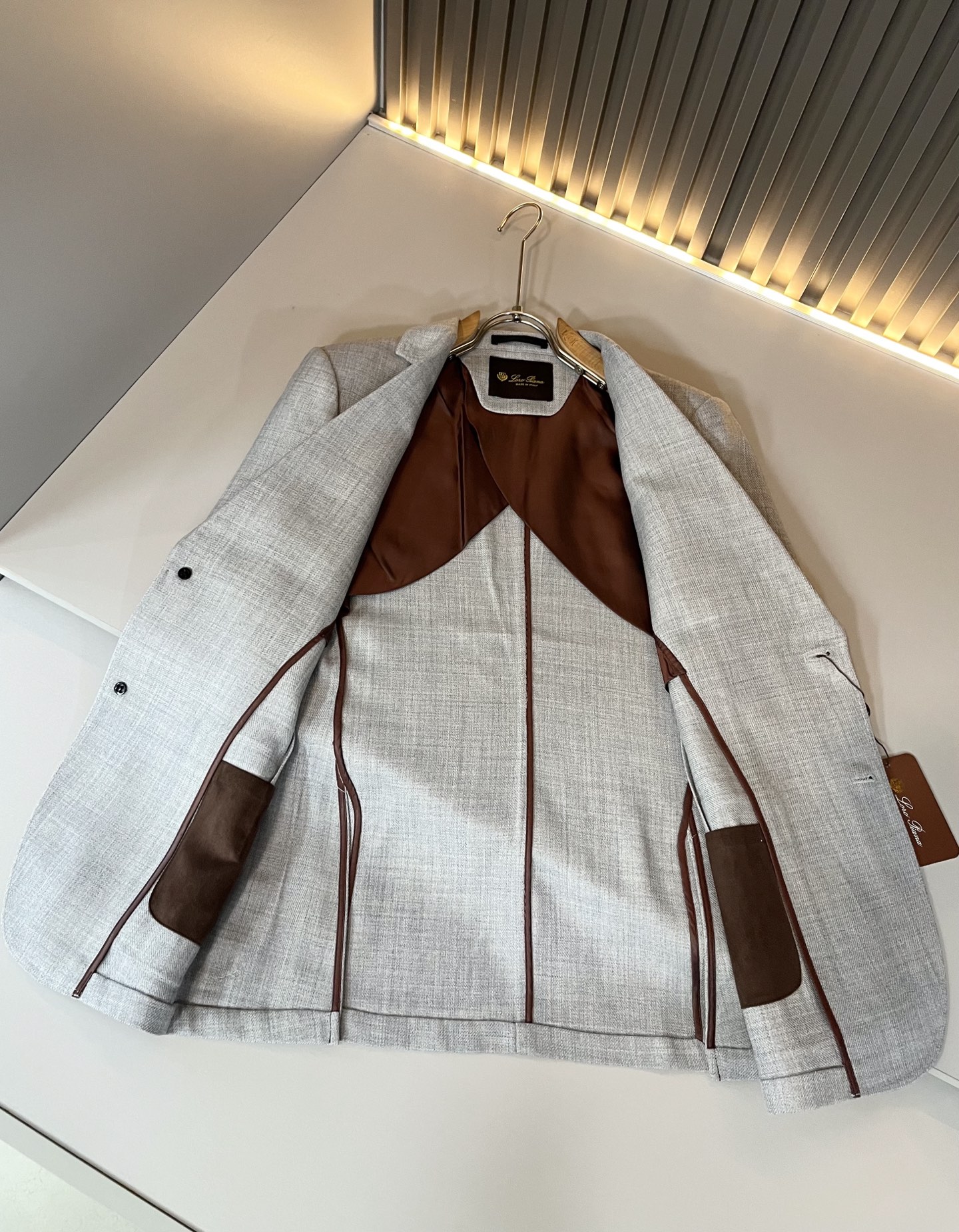 Loro Piana诺悠翩雅 2025秋冬男士西装外套，最新的贸易订单全品相！！网红款！上身舒适透气，不