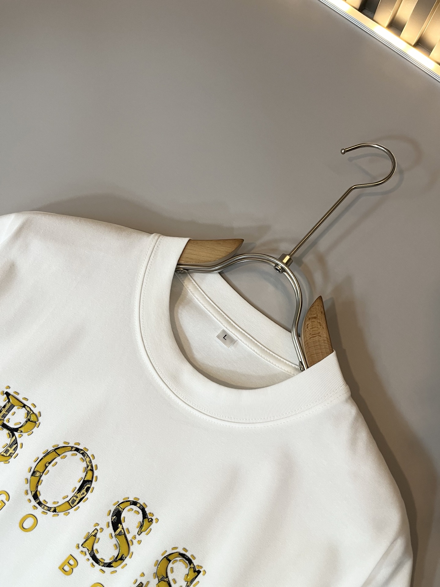 BOSS 2025春夏新款男女同款👫短袖T恤，意大利原厂订单渠道，极具个性高级风，标志logo图案压胶工