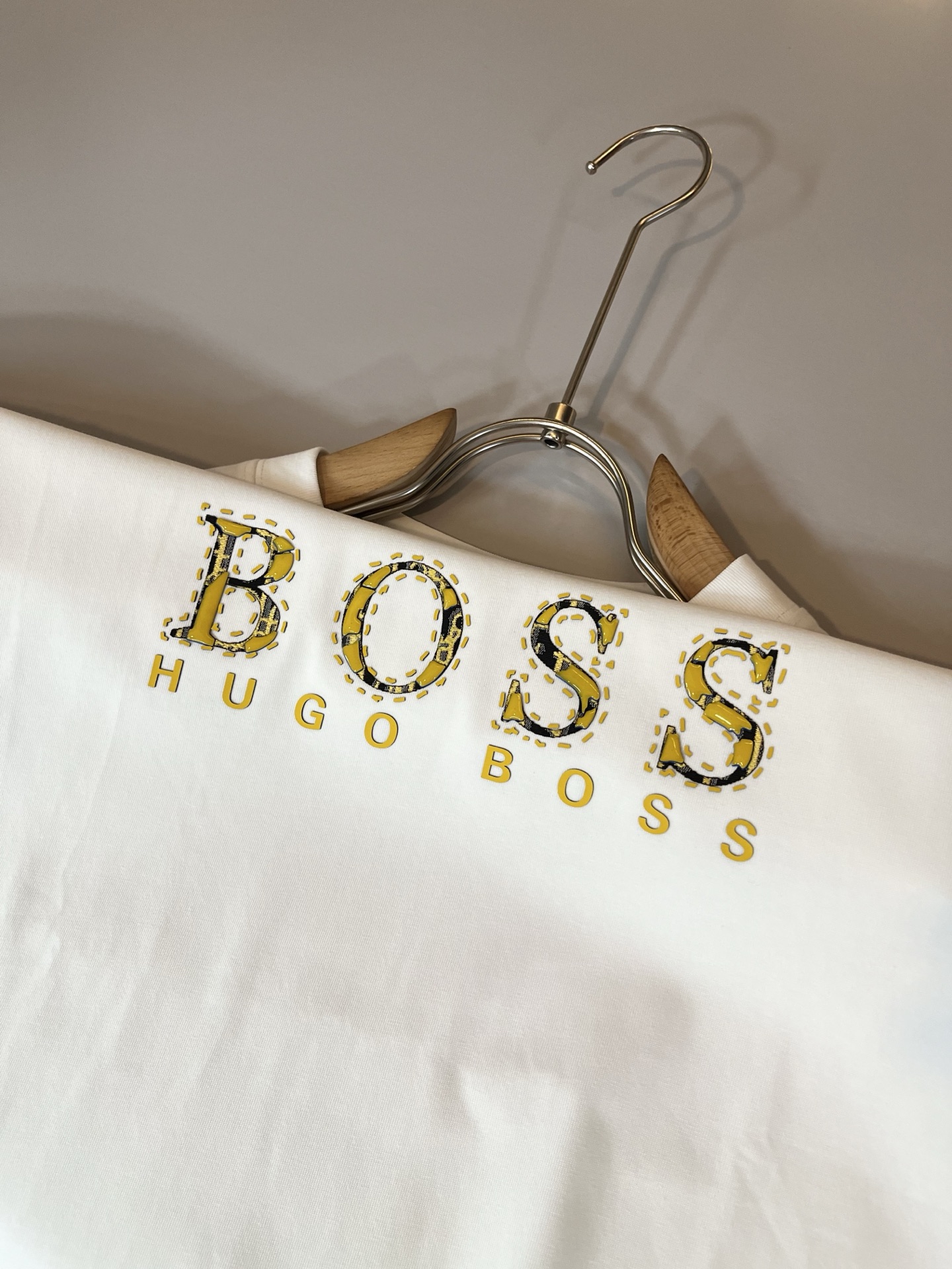 BOSS 2025春夏新款男女同款👫短袖T恤，意大利原厂订单渠道，极具个性高级风，标志logo图案压胶工