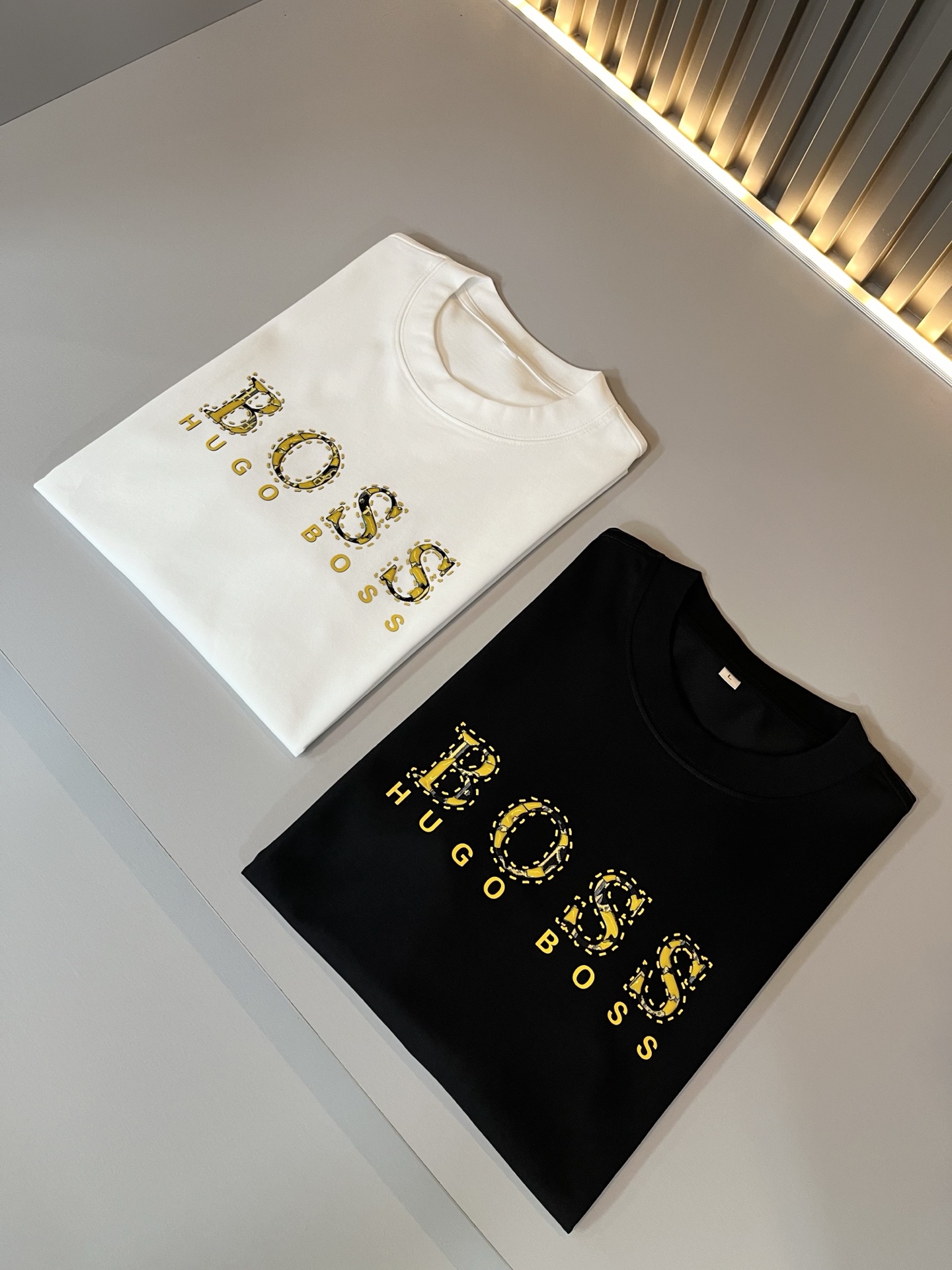 BOSS 2025春夏新款男女同款👫短袖T恤，意大利原厂订单渠道，极具个性高级风，标志logo图案压胶工