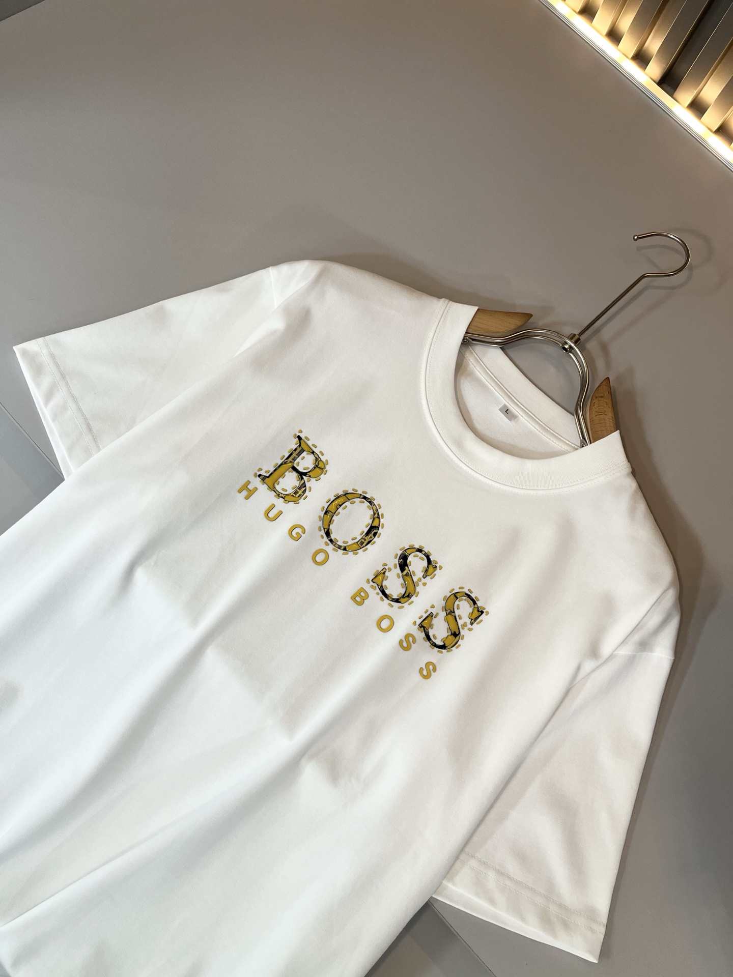 BOSS 2025春夏新款男女同款👫短袖T恤，意大利原厂订单渠道，极具个性高级风，标志logo图案压胶工