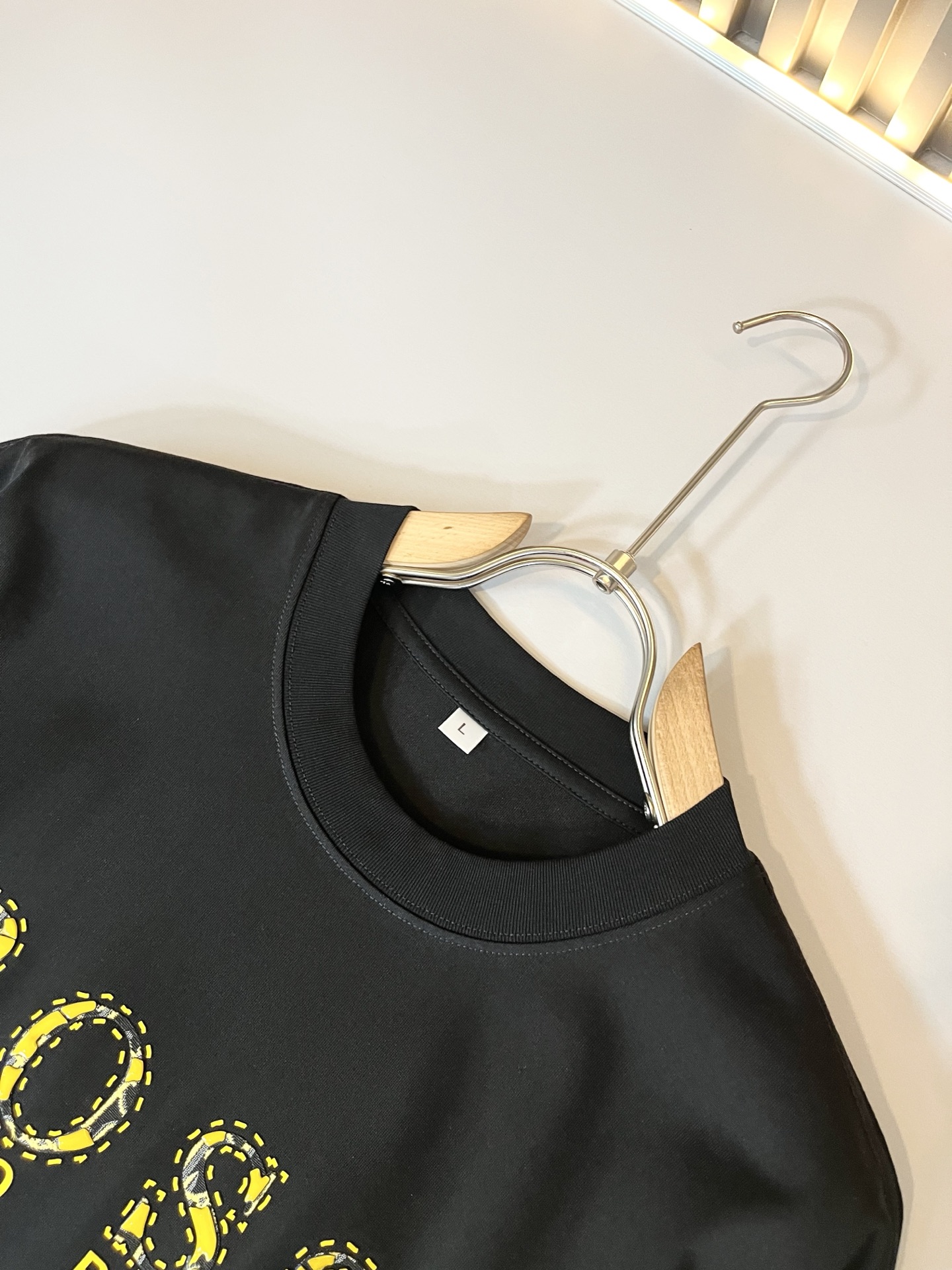 BOSS 2025春夏新款男女同款👫短袖T恤，意大利原厂订单渠道，极具个性高级风，标志logo图案压胶工