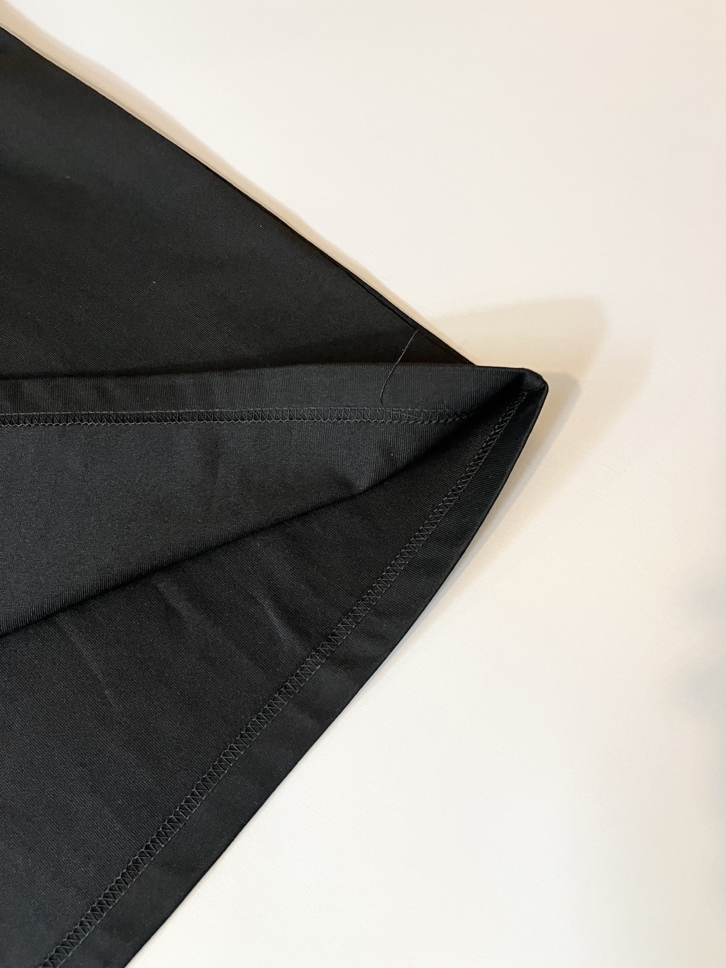 BOSS 2025春夏新款男女同款👫短袖T恤，意大利原厂订单渠道，极具个性高级风，标志logo图案压胶工