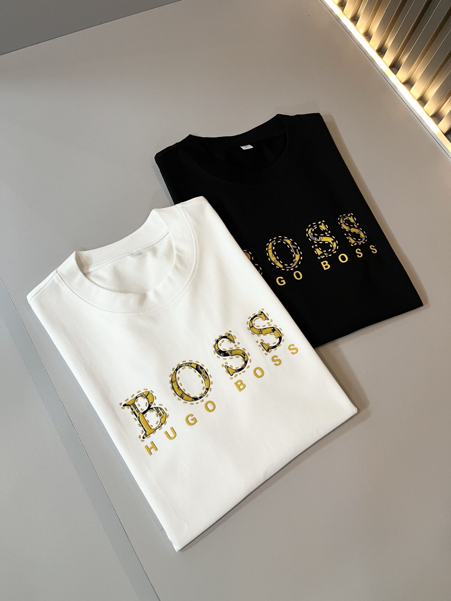 BOSS 2025春夏新款男女同款👫短袖T恤，意大利原厂订单渠道，极具个性高级风，标志logo图案压胶工