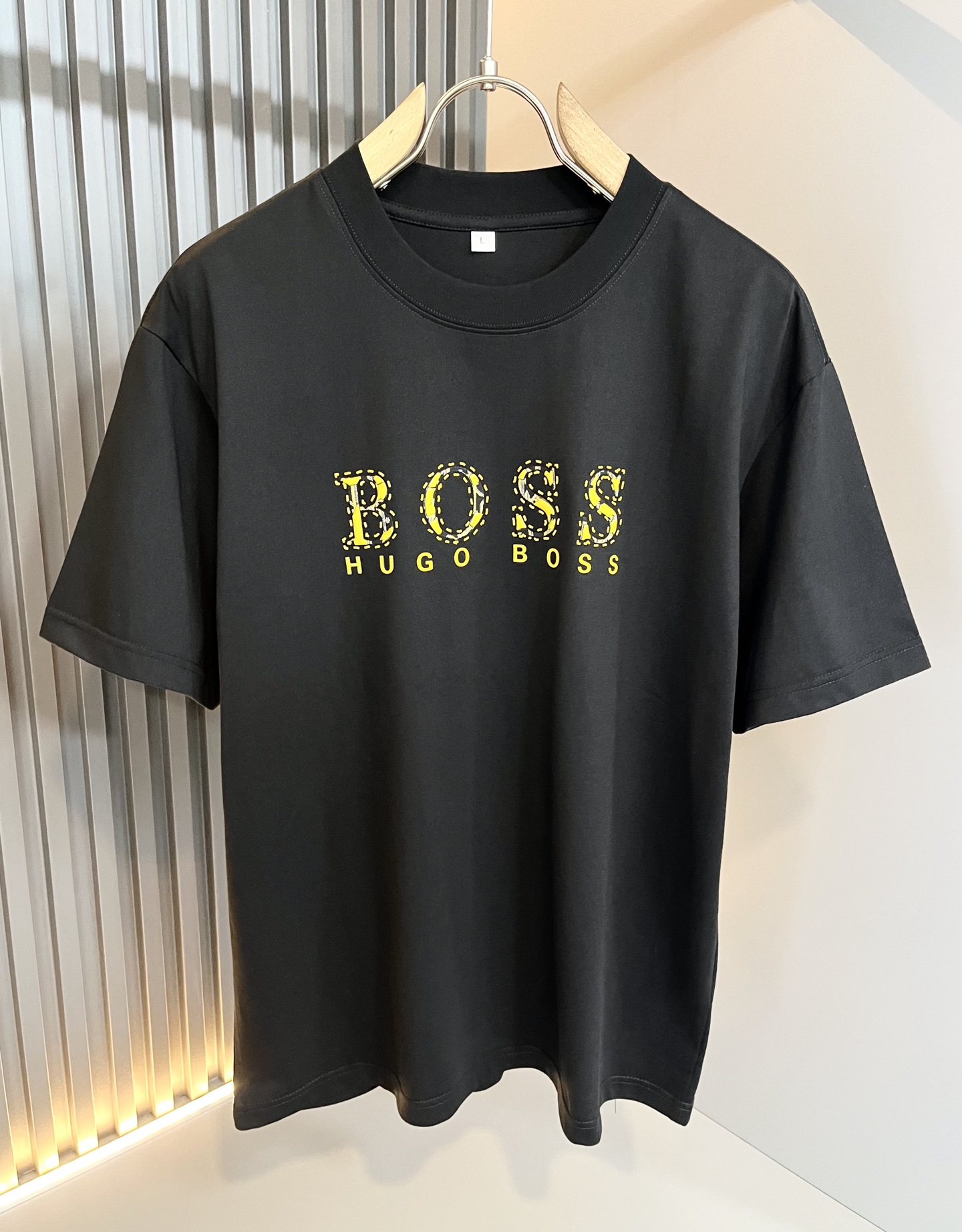 BOSS 2025春夏新款男女同款👫短袖T恤，意大利原厂订单渠道，极具个性高级风，标志logo图案压胶工