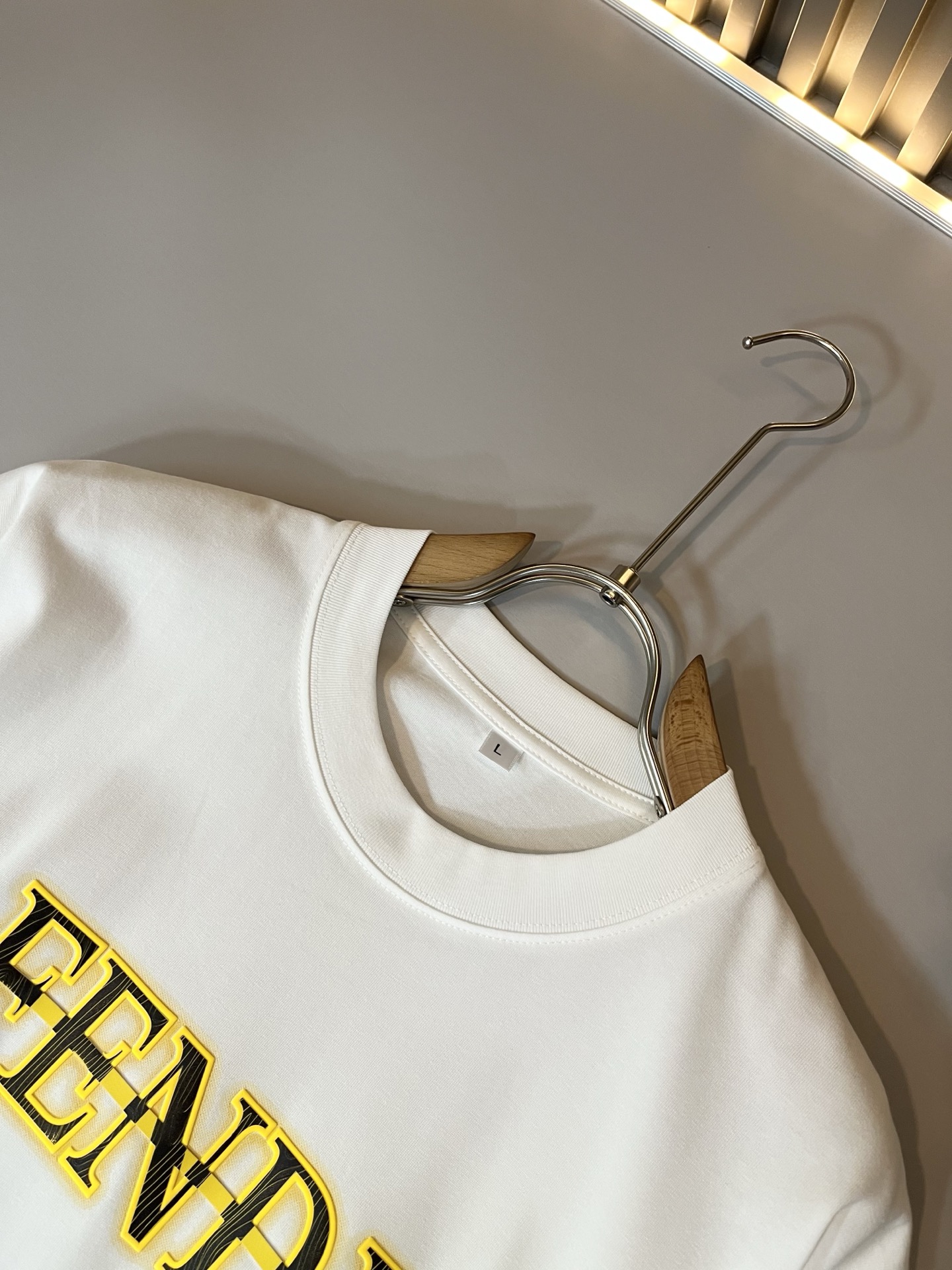 FEN*I 芬*迪2025春夏新款FD家族FF男女同款👫打底衫，男女同款👫百搭极简短袖。意大利原厂订单，