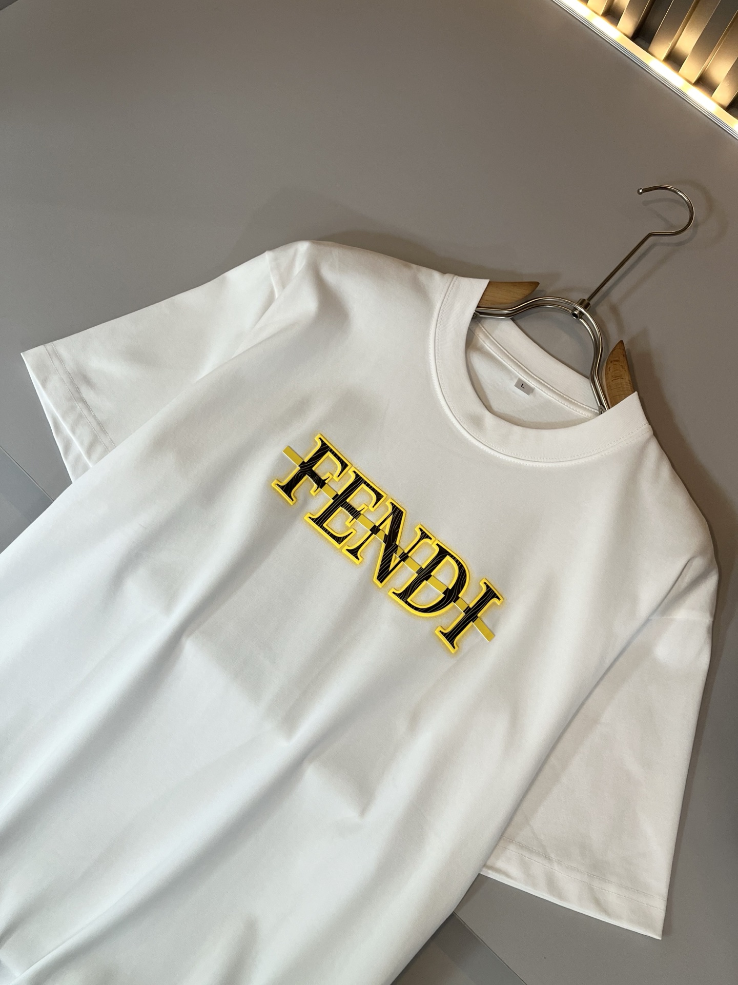 FEN*I 芬*迪2025春夏新款FD家族FF男女同款👫打底衫，男女同款👫百搭极简短袖。意大利原厂订单，