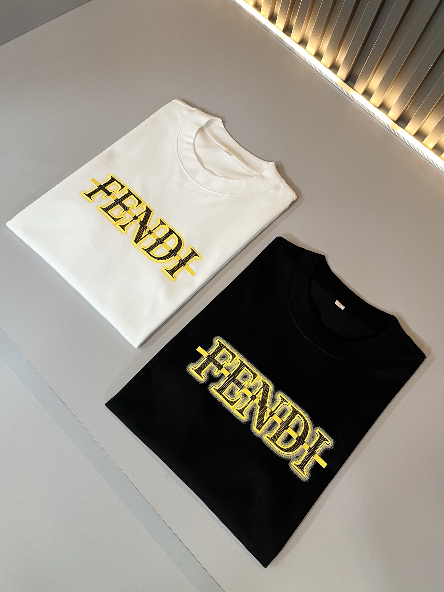 FEN*I 芬*迪2025春夏新款FD家族FF男女同款👫打底衫，男女同款👫百搭极简短袖。意大利原厂订单，