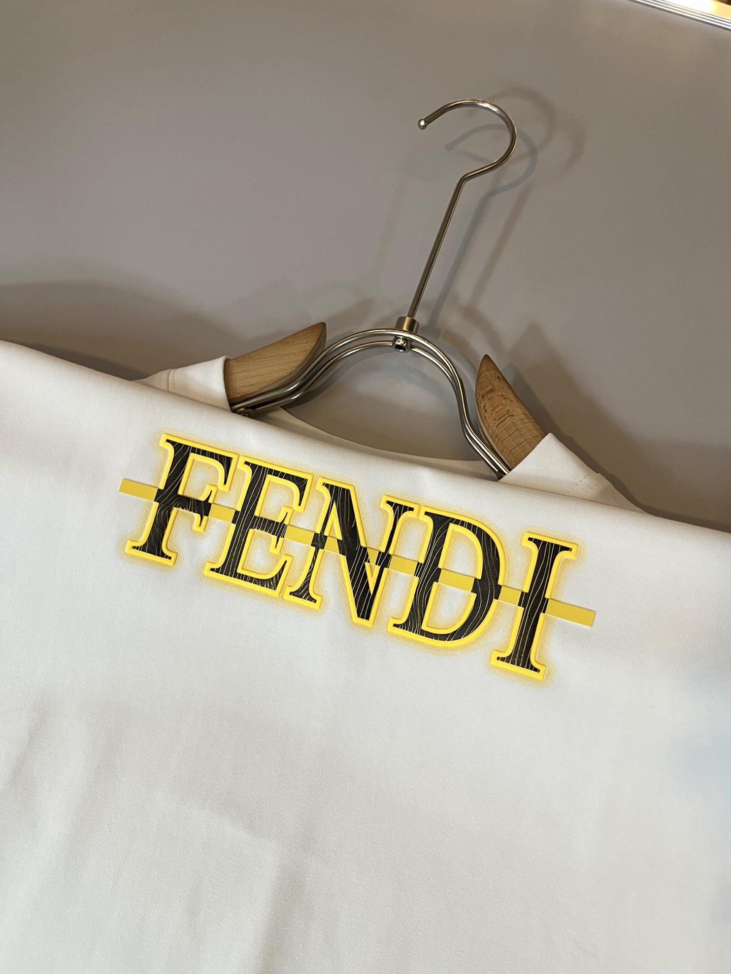 FEN*I 芬*迪2025春夏新款FD家族FF男女同款👫打底衫，男女同款👫百搭极简短袖。意大利原厂订单，