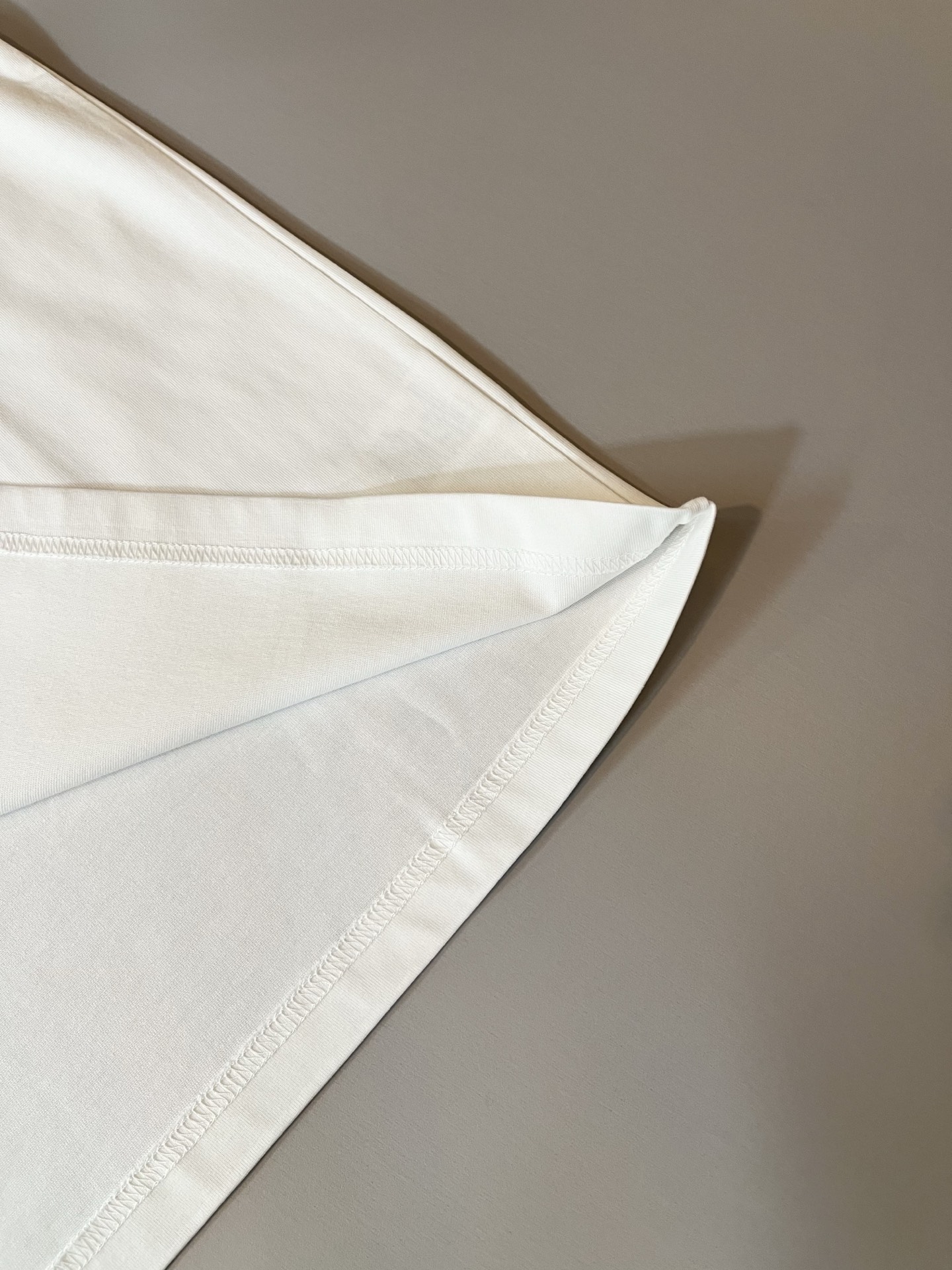 FEN*I 芬*迪2025春夏新款FD家族FF男女同款👫打底衫，男女同款👫百搭极简短袖。意大利原厂订单，