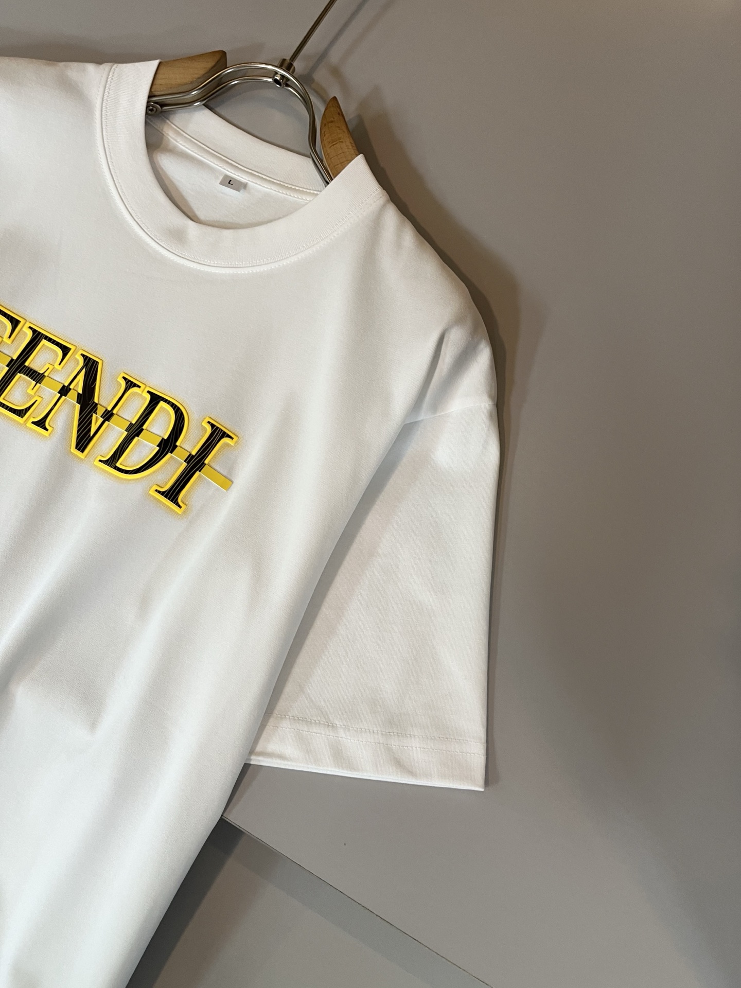 FEN*I 芬*迪2025春夏新款FD家族FF男女同款👫打底衫，男女同款👫百搭极简短袖。意大利原厂订单，