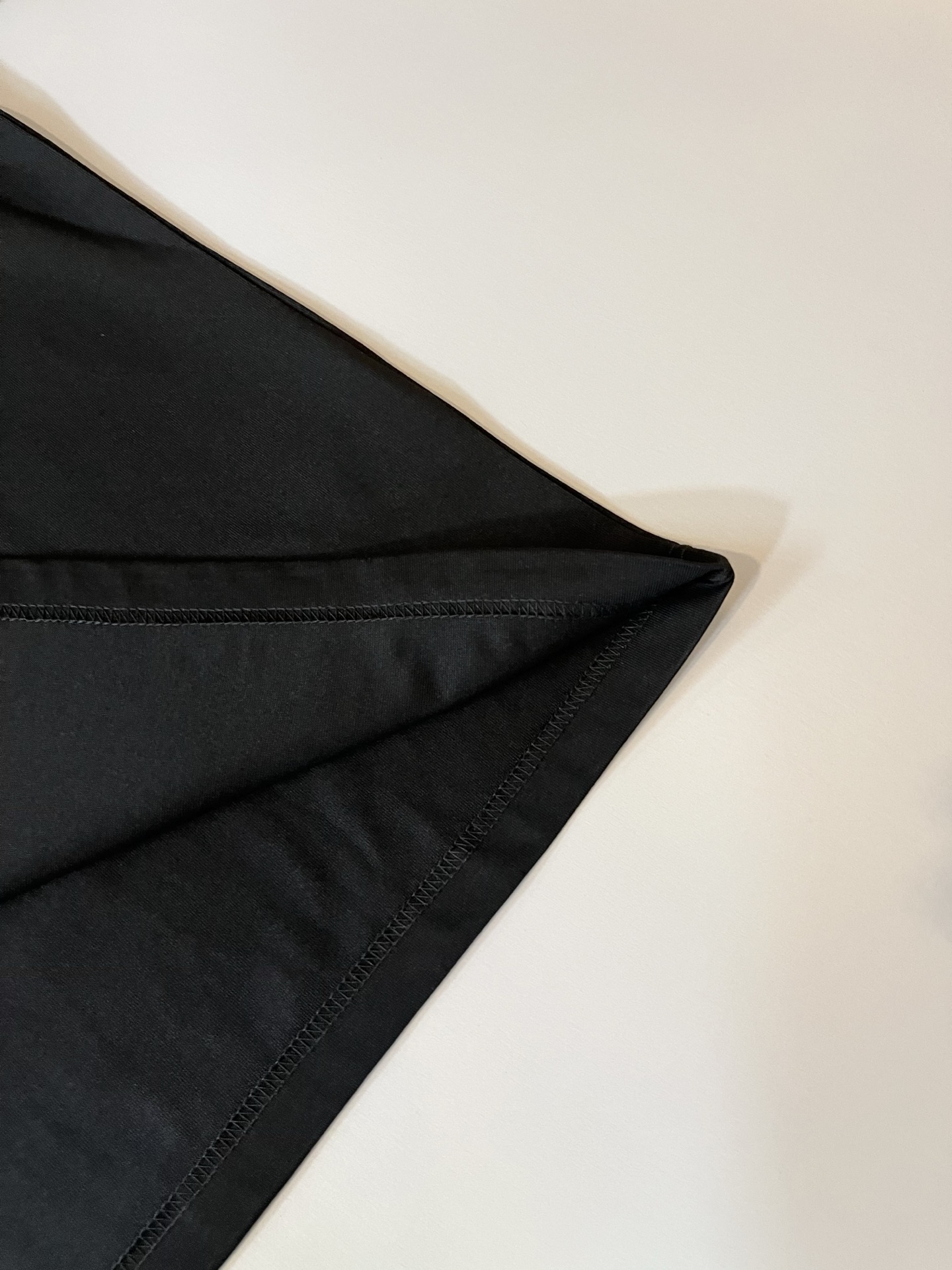 FEN*I 芬*迪2025春夏新款FD家族FF男女同款👫打底衫，男女同款👫百搭极简短袖。意大利原厂订单，