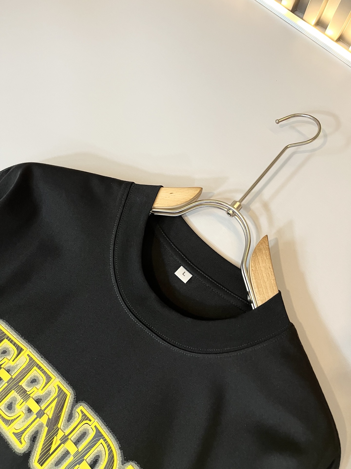 FEN*I 芬*迪2025春夏新款FD家族FF男女同款👫打底衫，男女同款👫百搭极简短袖。意大利原厂订单，