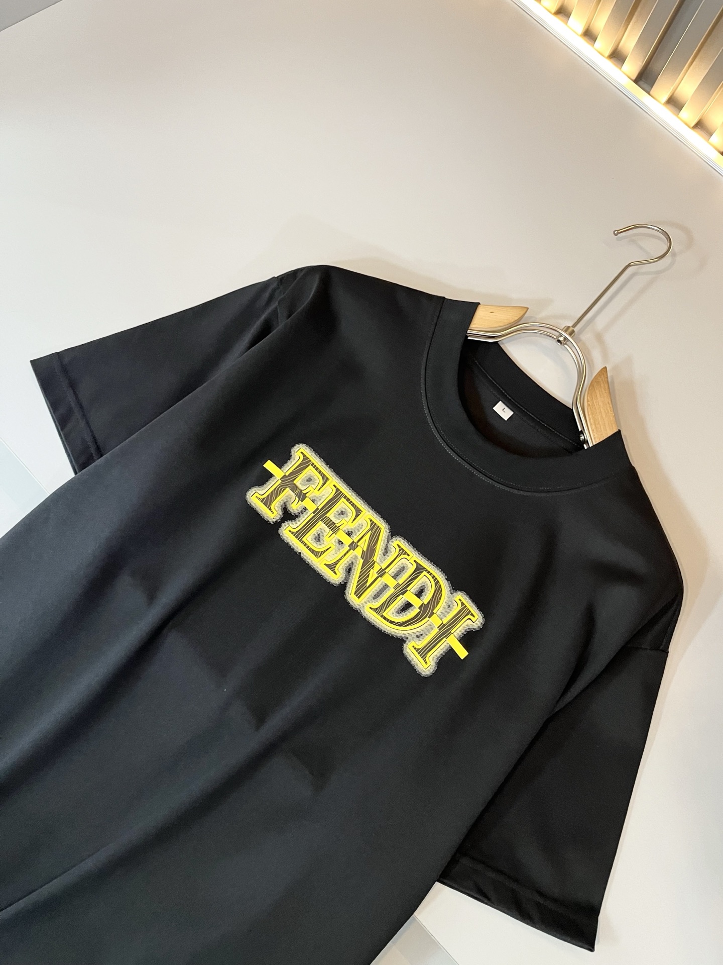 FEN*I 芬*迪2025春夏新款FD家族FF男女同款👫打底衫，男女同款👫百搭极简短袖。意大利原厂订单，