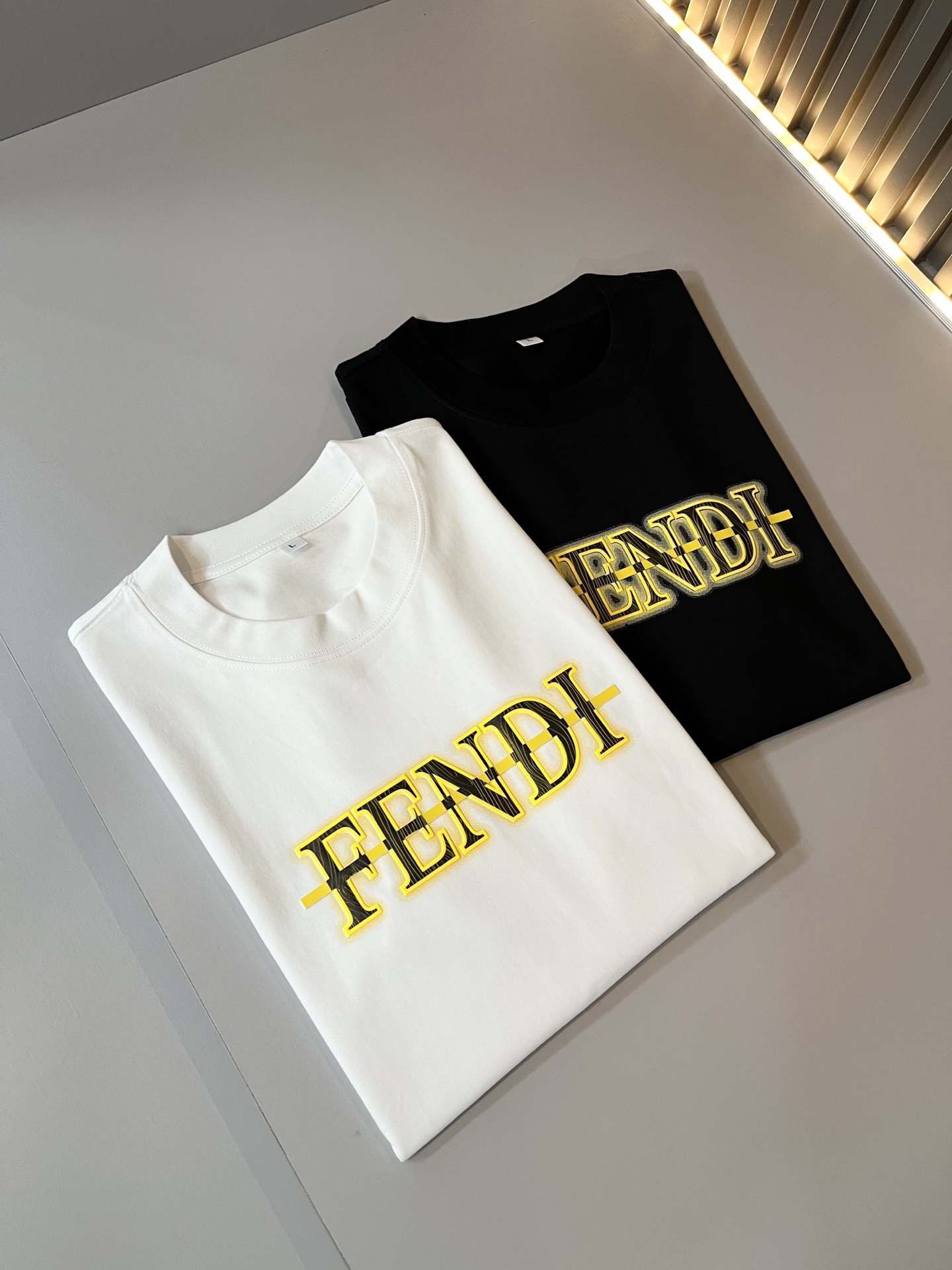 FEN*I 芬*迪2025春夏新款FD家族FF男女同款👫打底衫，男女同款👫百搭极简短袖。意大利原厂订单，