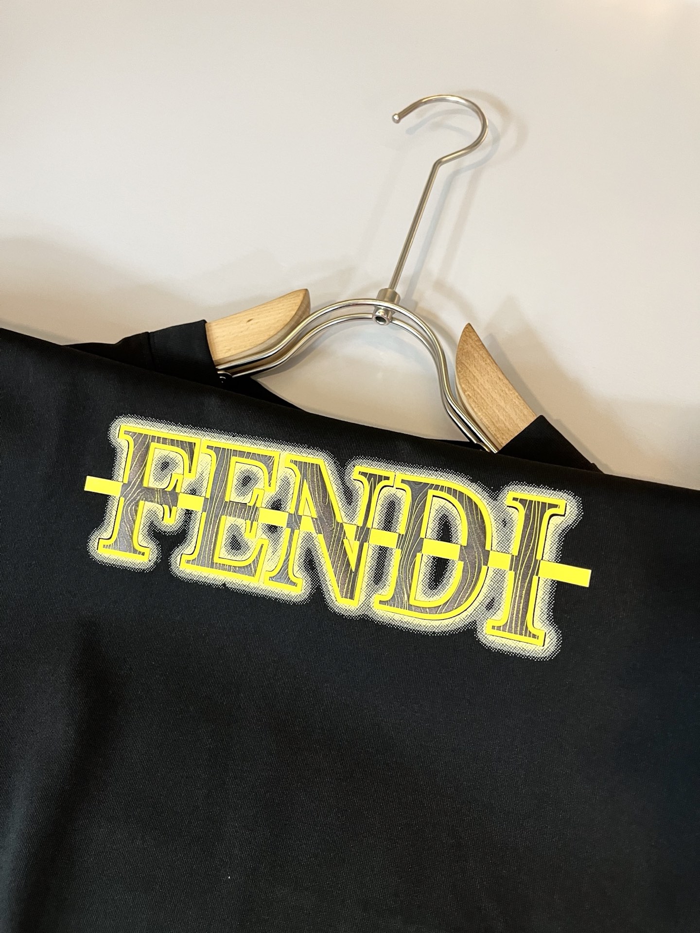 FEN*I 芬*迪2025春夏新款FD家族FF男女同款👫打底衫，男女同款👫百搭极简短袖。意大利原厂订单，