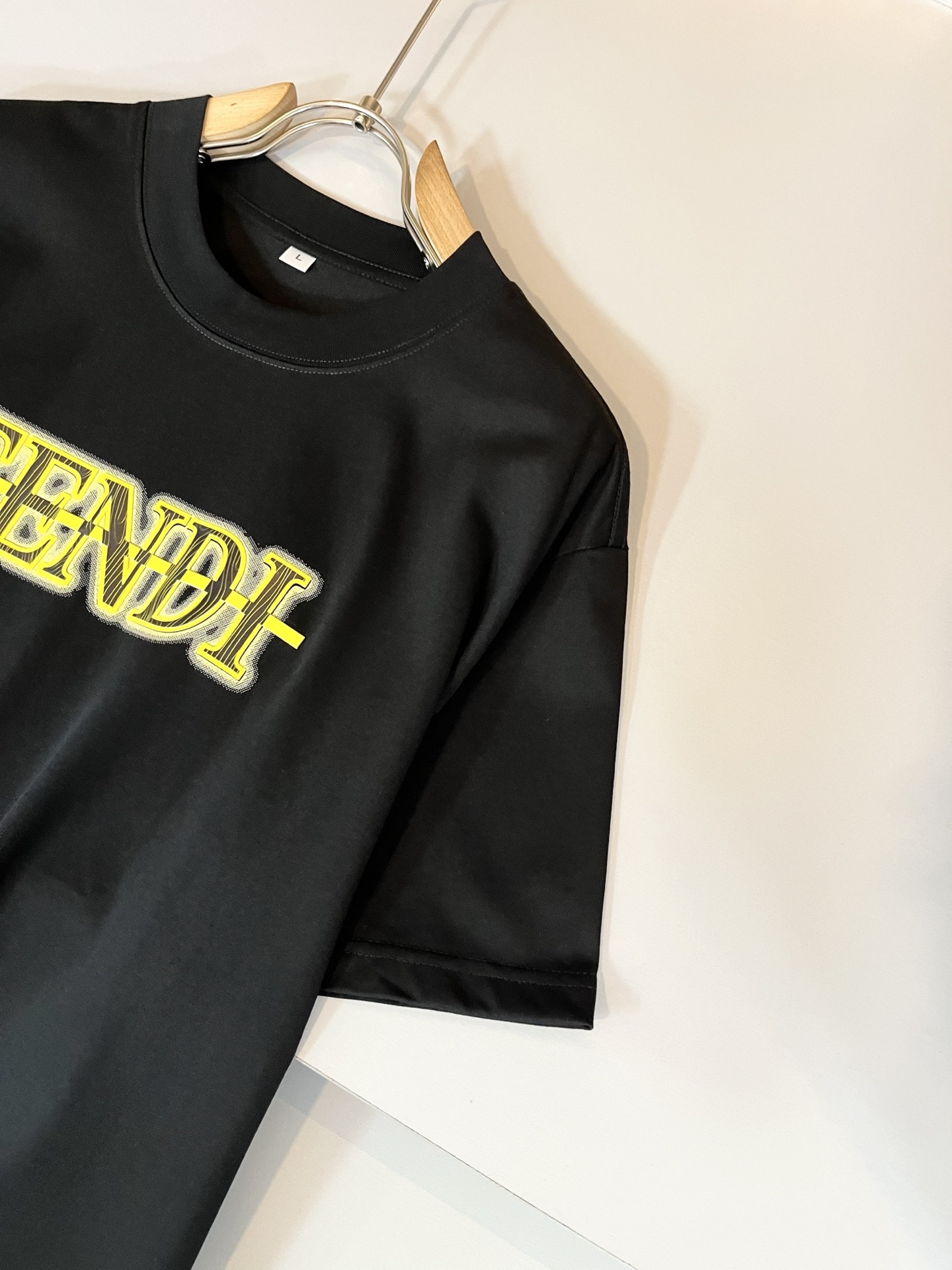 FEN*I 芬*迪2025春夏新款FD家族FF男女同款👫打底衫，男女同款👫百搭极简短袖。意大利原厂订单，