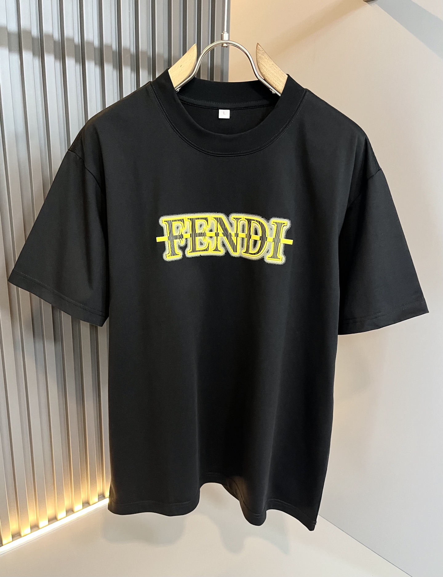 FEN*I 芬*迪2025春夏新款FD家族FF男女同款👫打底衫，男女同款👫百搭极简短袖。意大利原厂订单，