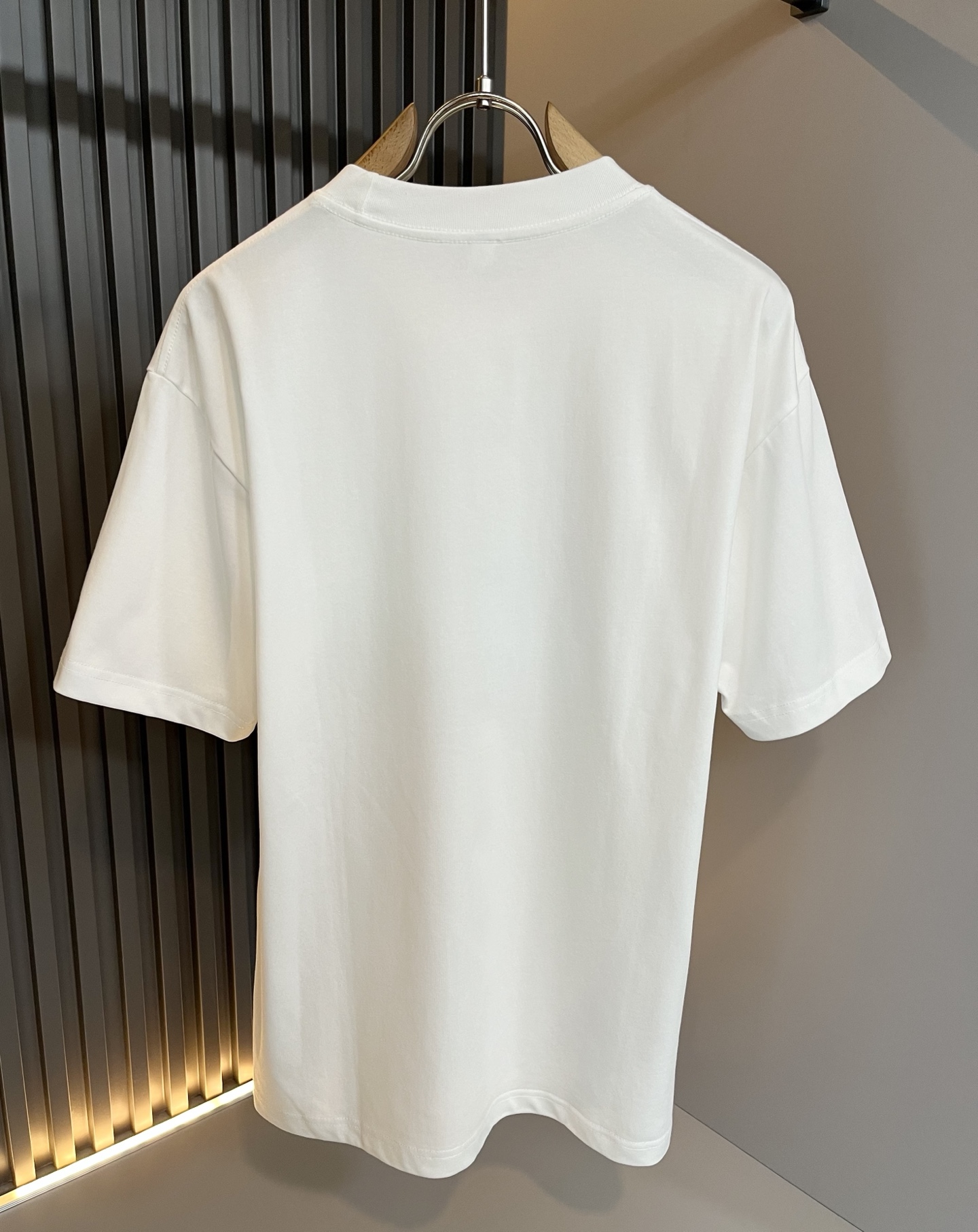 Moncler蒙家 2025春夏男女同款👫情侣款最新的贸易订单短袖T恤，全品相！！网红款！采用logo图